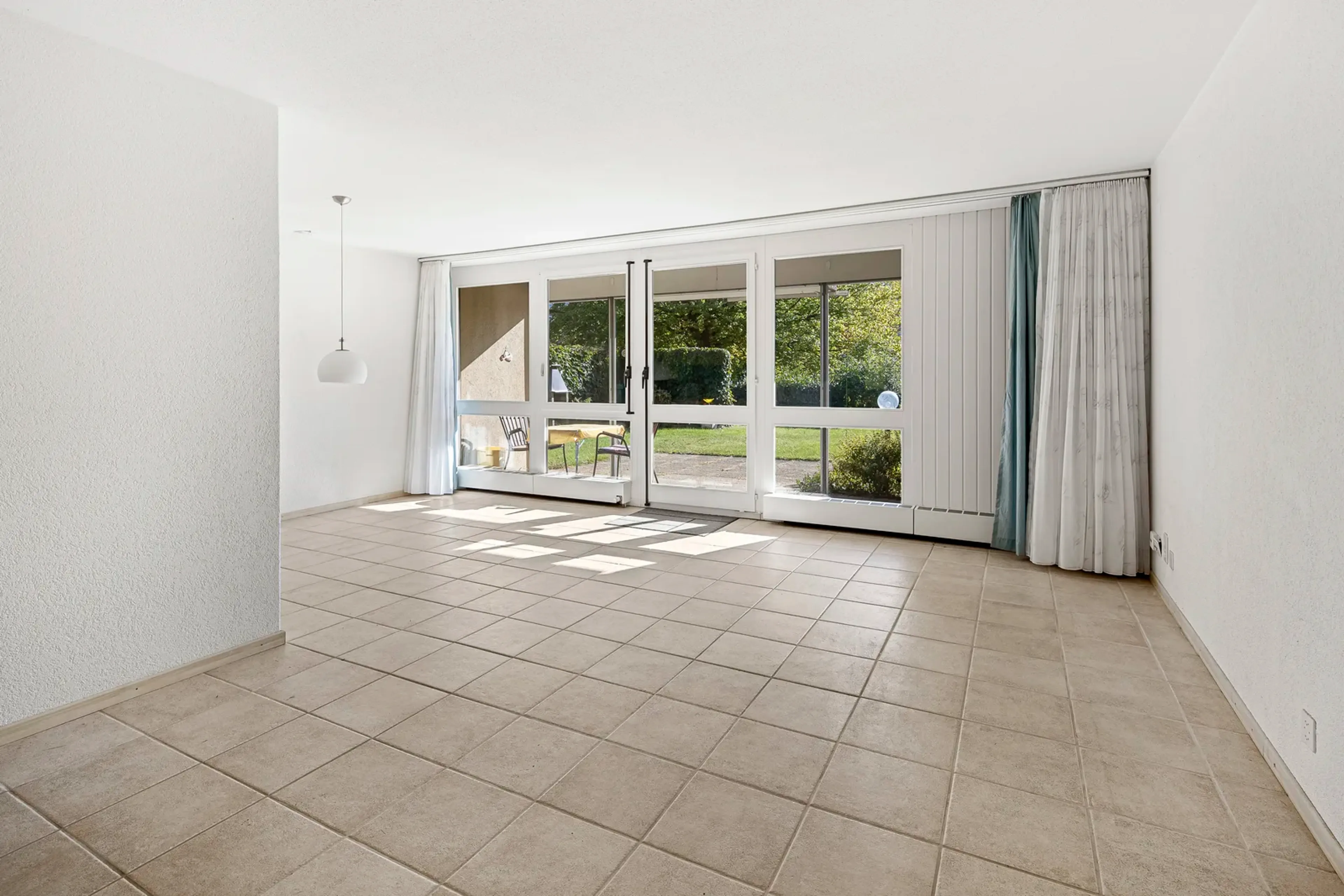Ruhige Wohnoase mit schönem Garten und Privatsphäre - 3