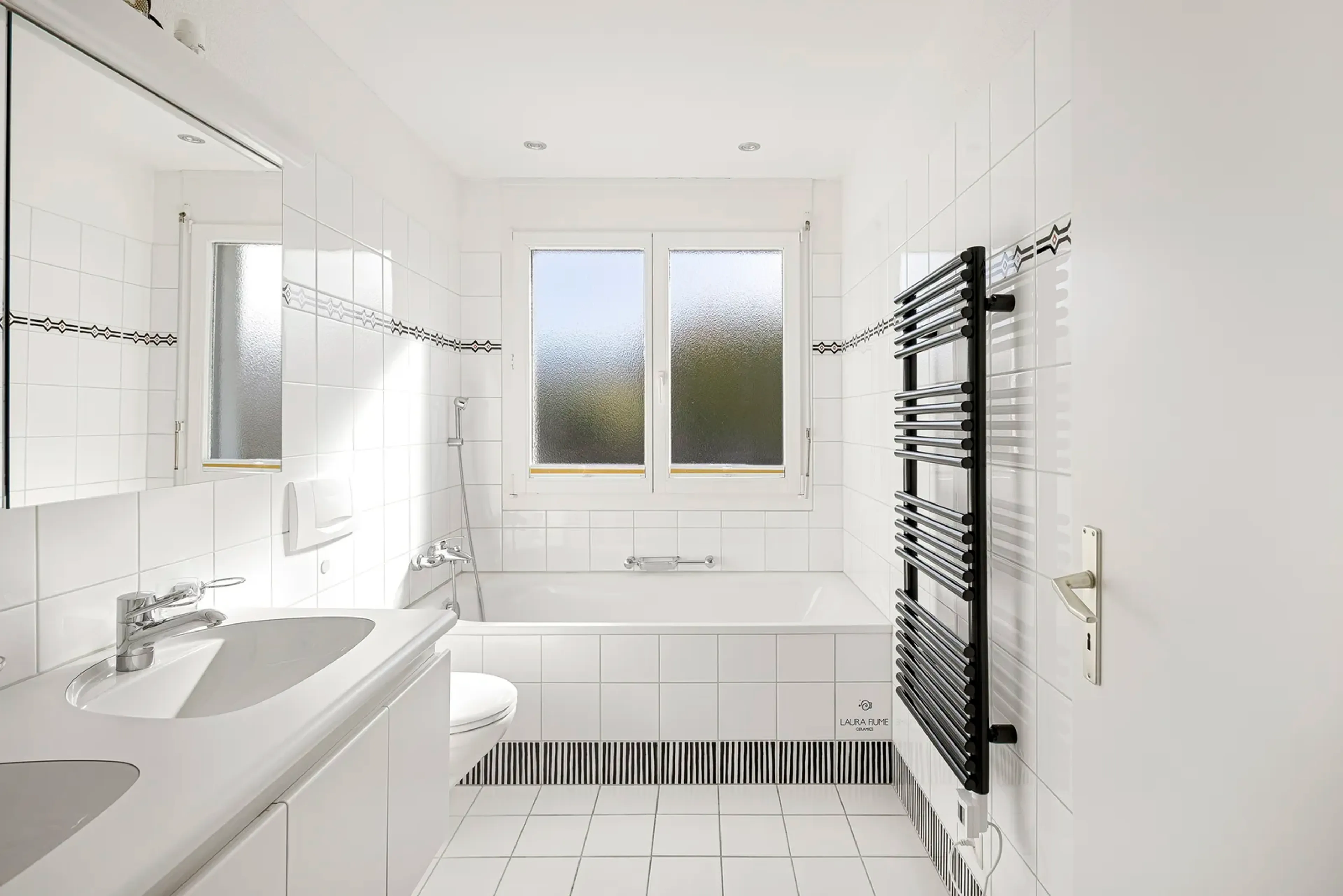Zentrale, ruhige Wohnoase mit Sonnenbalkon und tiefem Steuerfuss - 9