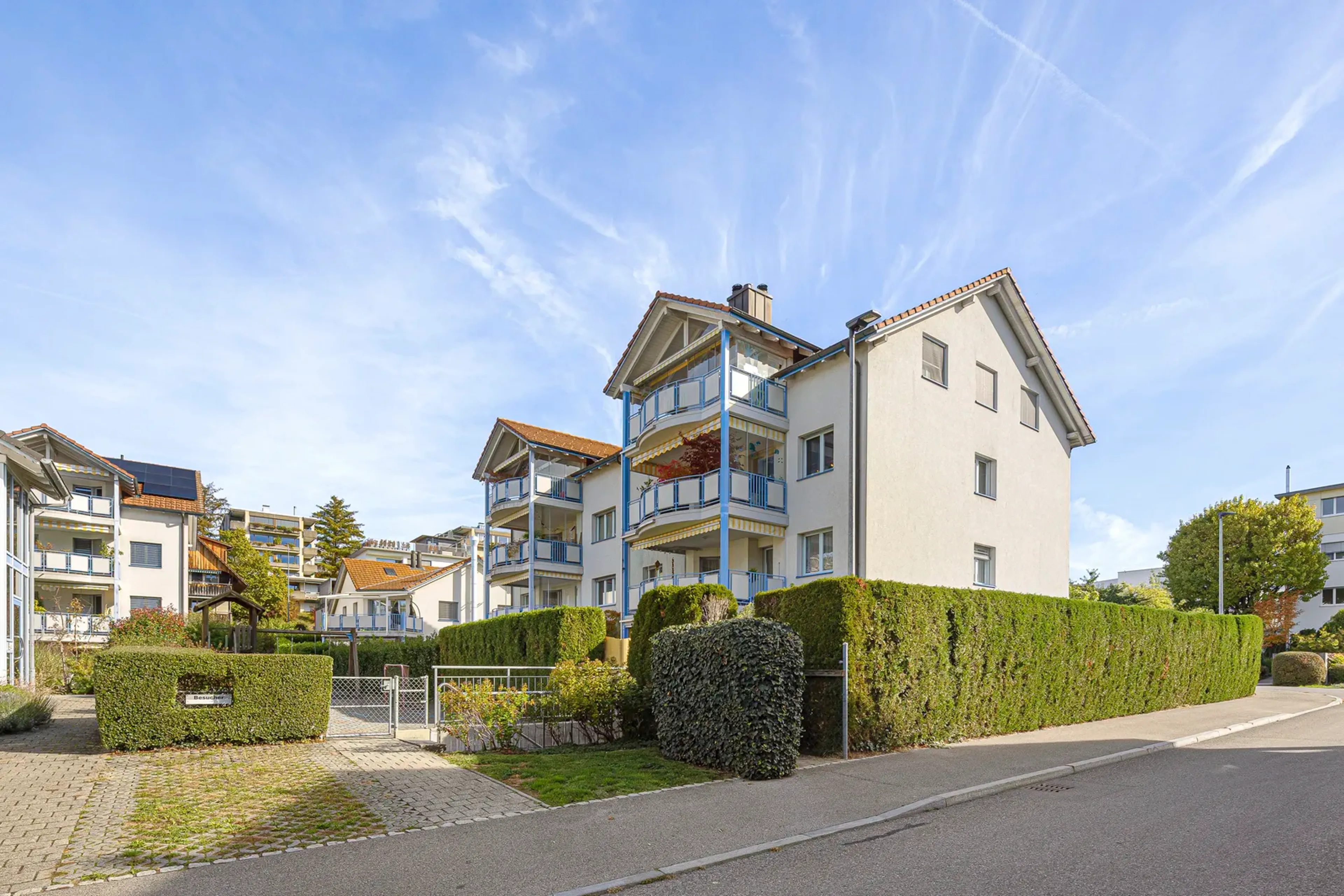 Zentrale, ruhige Wohnoase mit Sonnenbalkon und tiefem Steuerfuss - 11