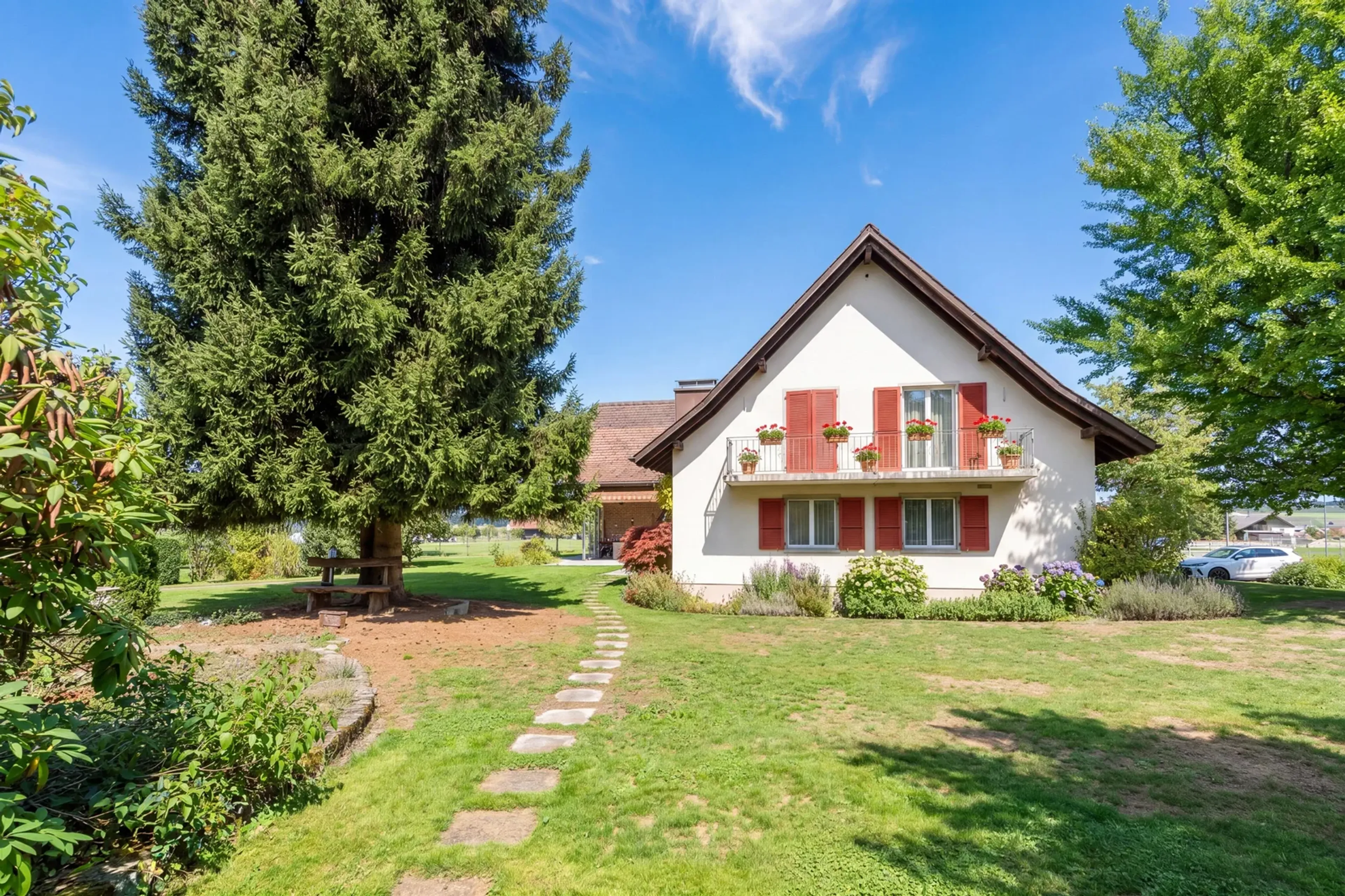 Freistehendes Einfamilienhaus mit Einliegerwohnung und Baulandreserve - 21