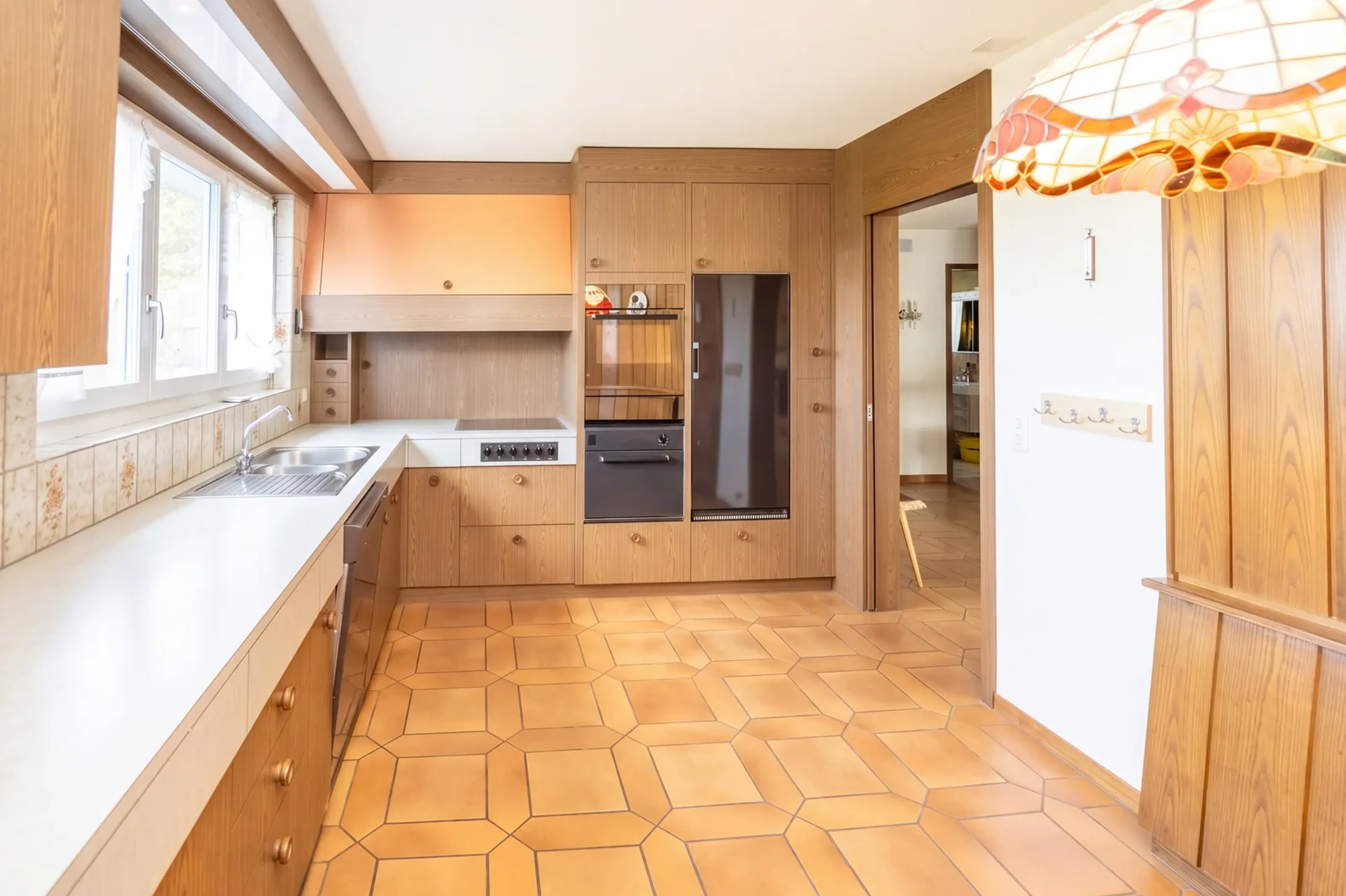 Freistehendes Einfamilienhaus mit Einliegerwohnung und Baulandreserve - 5