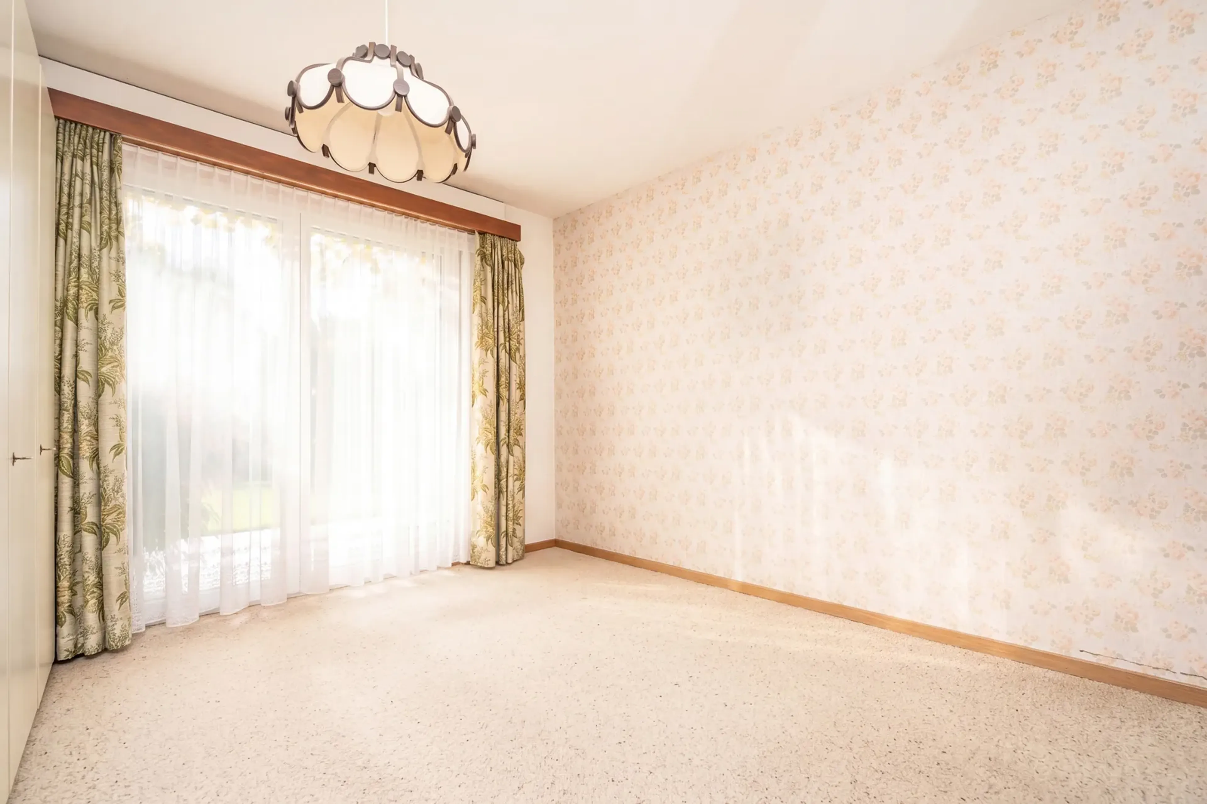 Freistehendes Einfamilienhaus mit Einliegerwohnung und Baulandreserve - 32