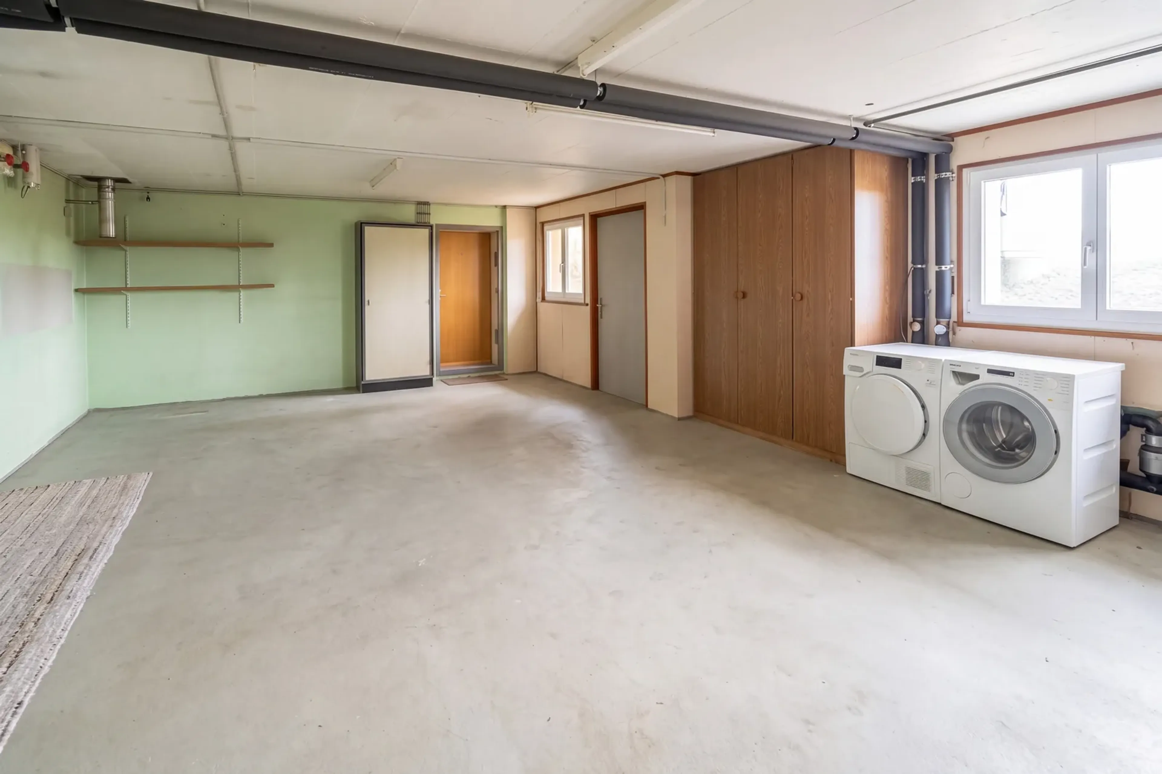 Freistehendes Einfamilienhaus mit Einliegerwohnung und Baulandreserve - 30