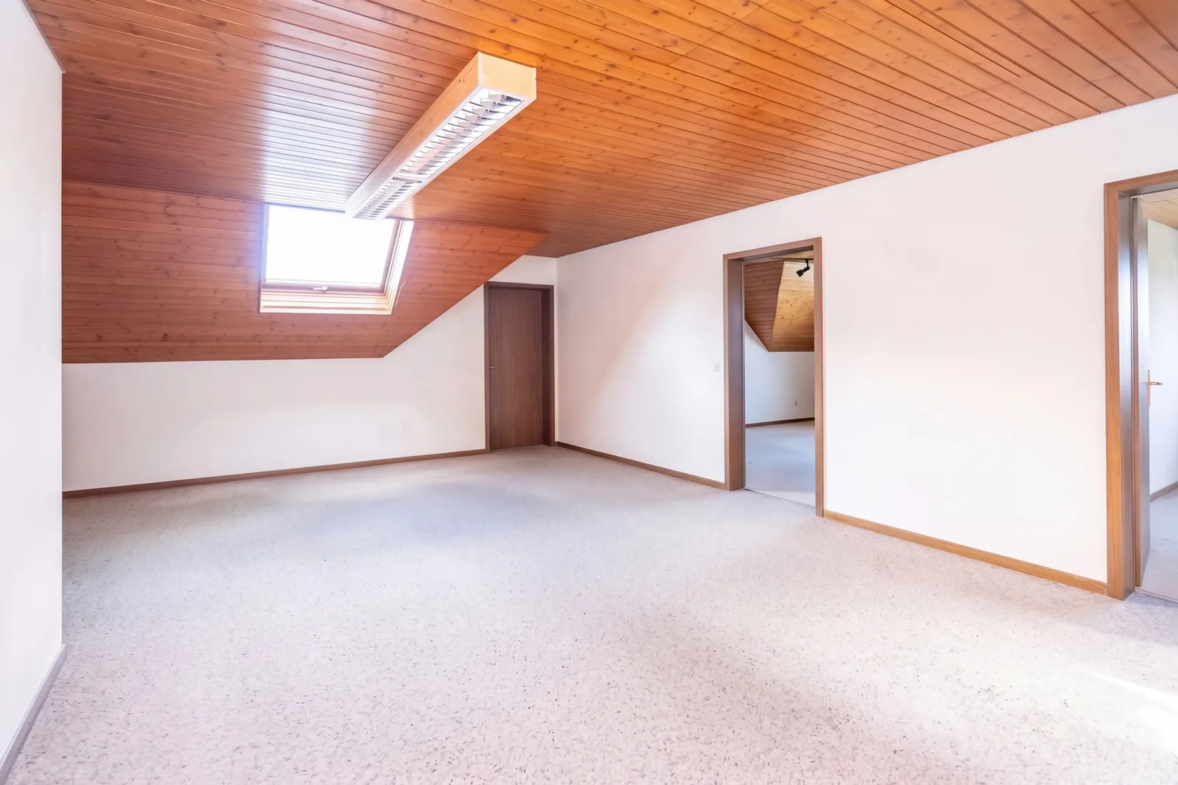 Freistehendes Einfamilienhaus mit Einliegerwohnung und Baulandreserve - 9