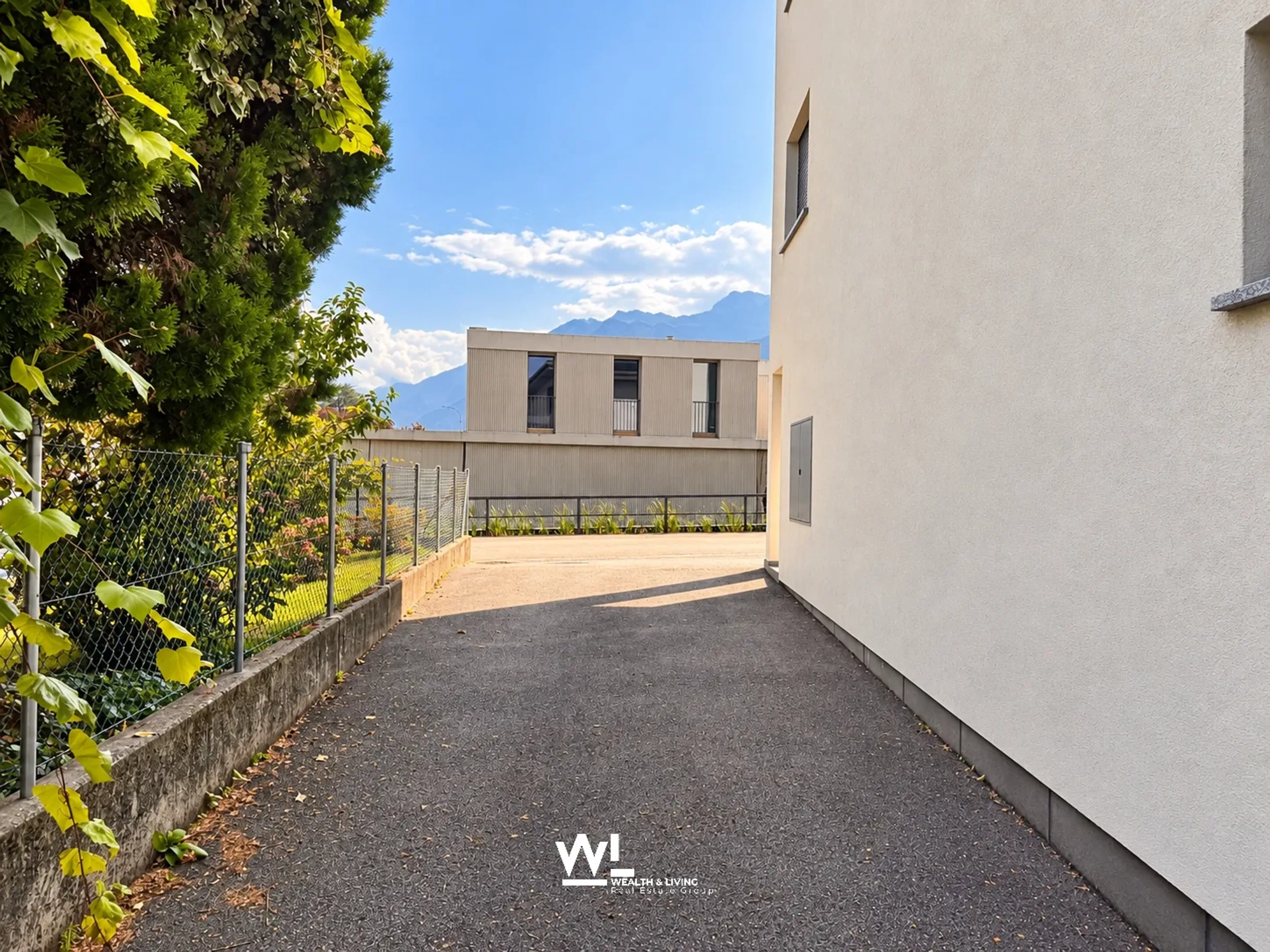 Casa plurifamiliare con due appartamenti, giardino e ampi spazi esterni - 13