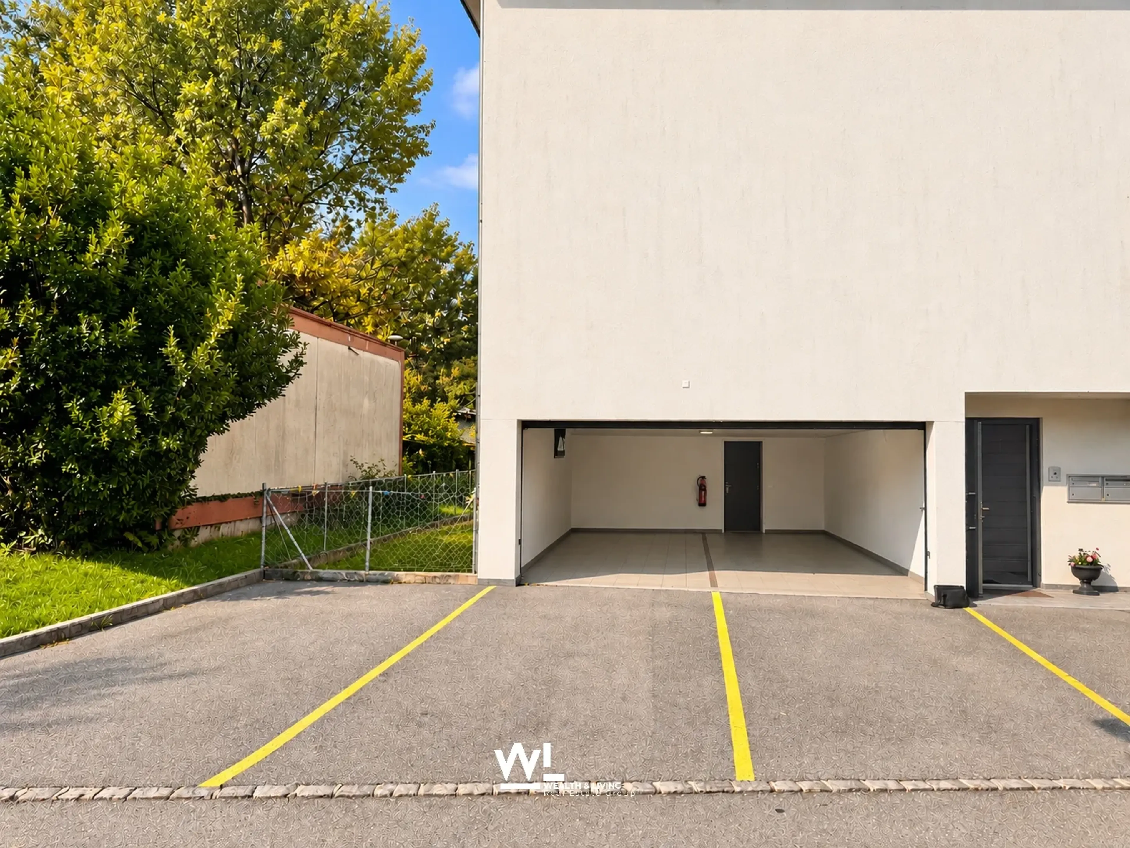 Casa plurifamiliare con due appartamenti, giardino e ampi spazi esterni - 12