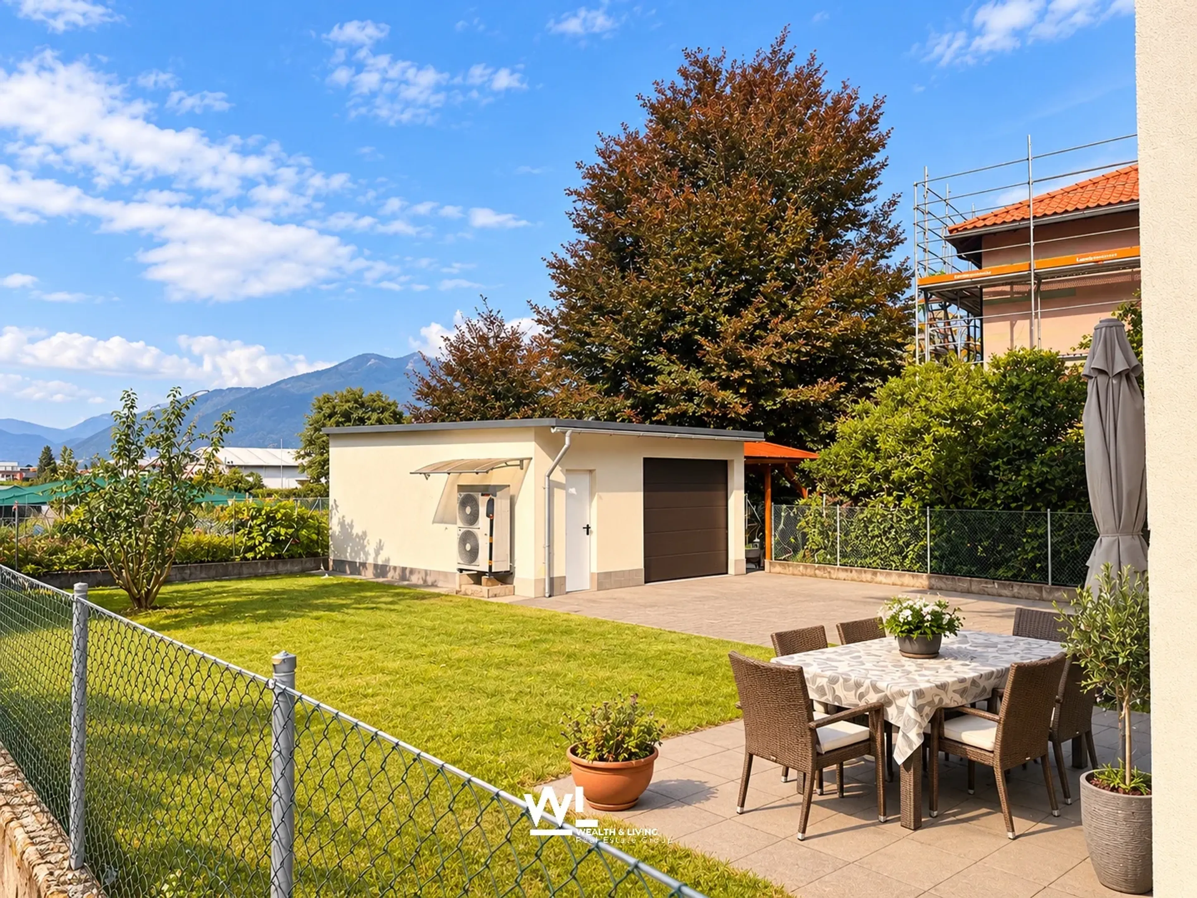 Casa plurifamiliare con due appartamenti, giardino e ampi spazi esterni - 11