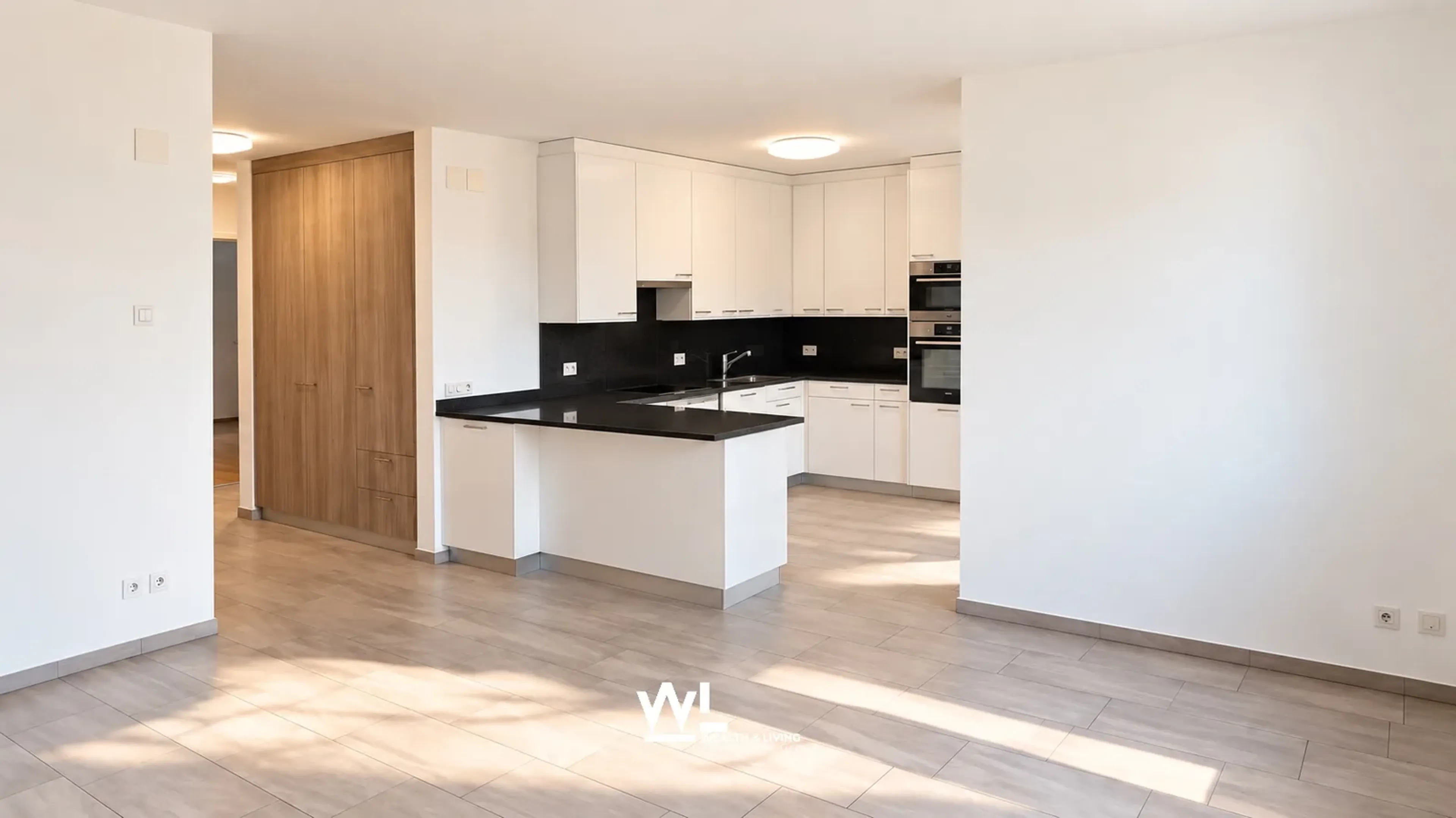 Casa plurifamiliare con due appartamenti, giardino e ampi spazi esterni - 5