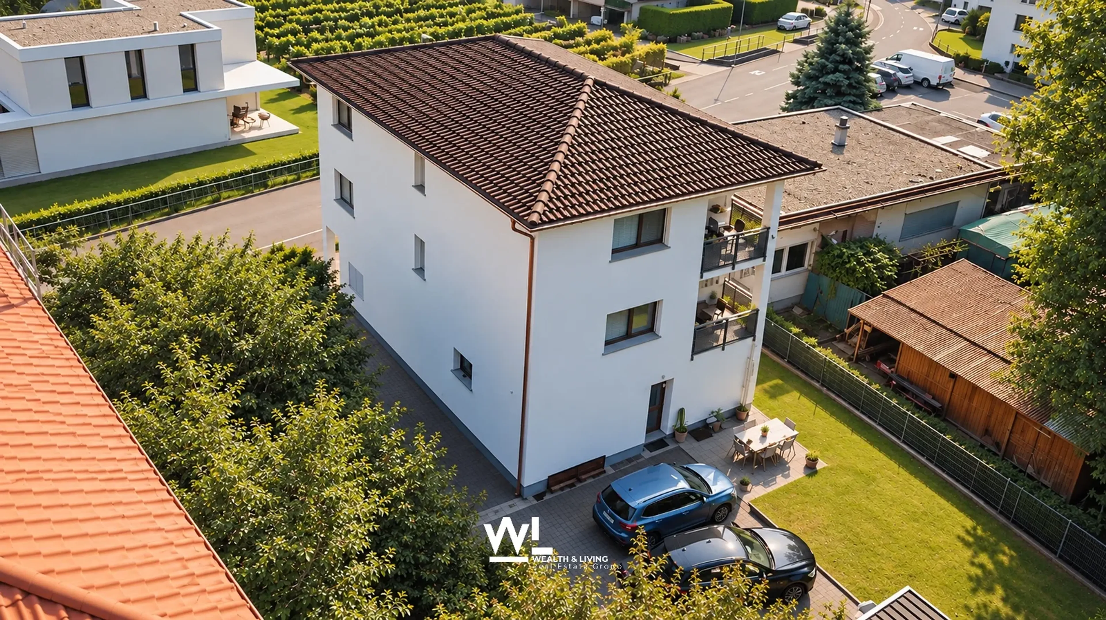 Casa plurifamiliare con due appartamenti, giardino e ampi spazi esterni - 2