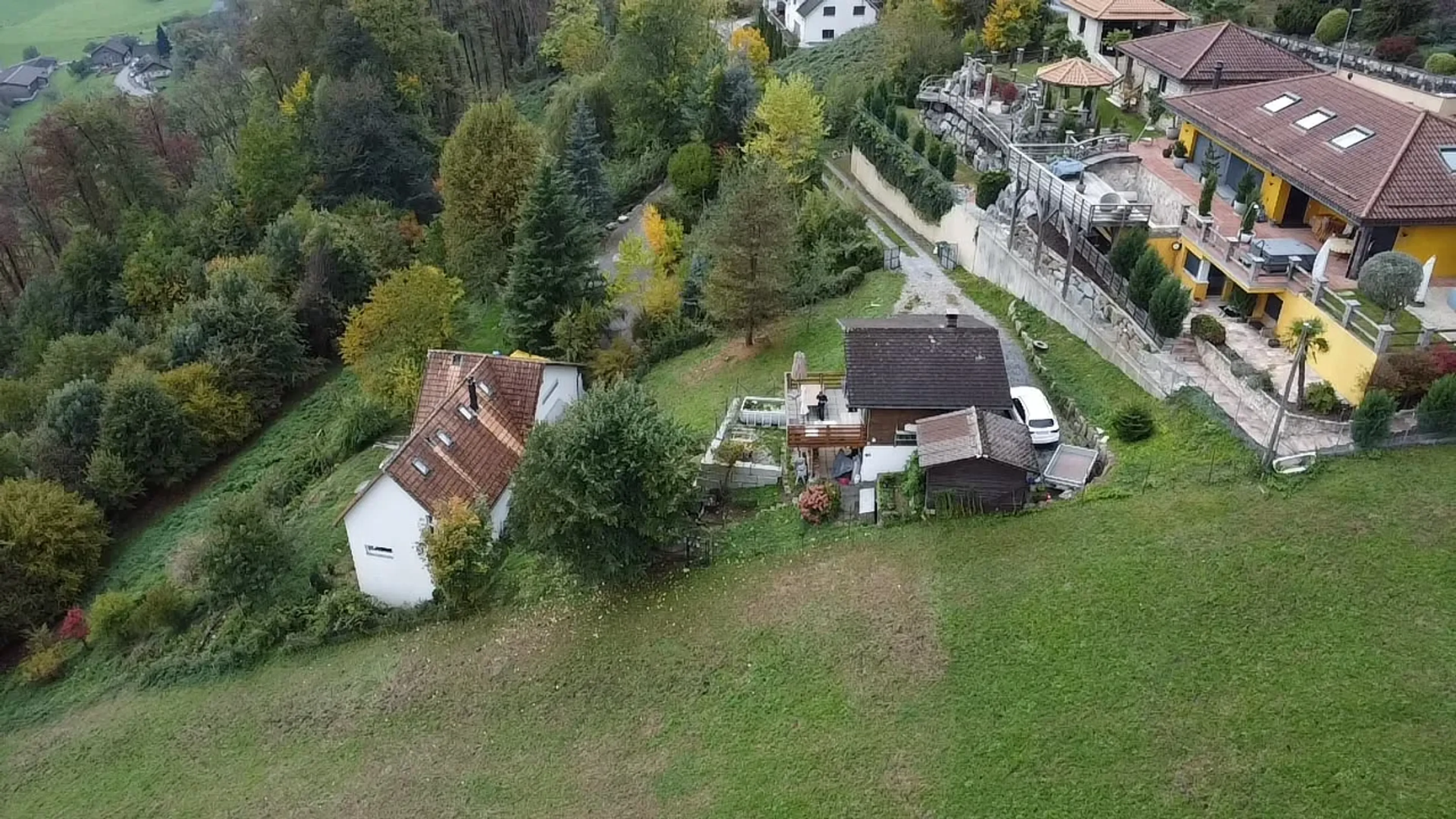 Grundstück mit älterem Haus, traumhafter Aussicht und 1001 Möglichkeiten - 10