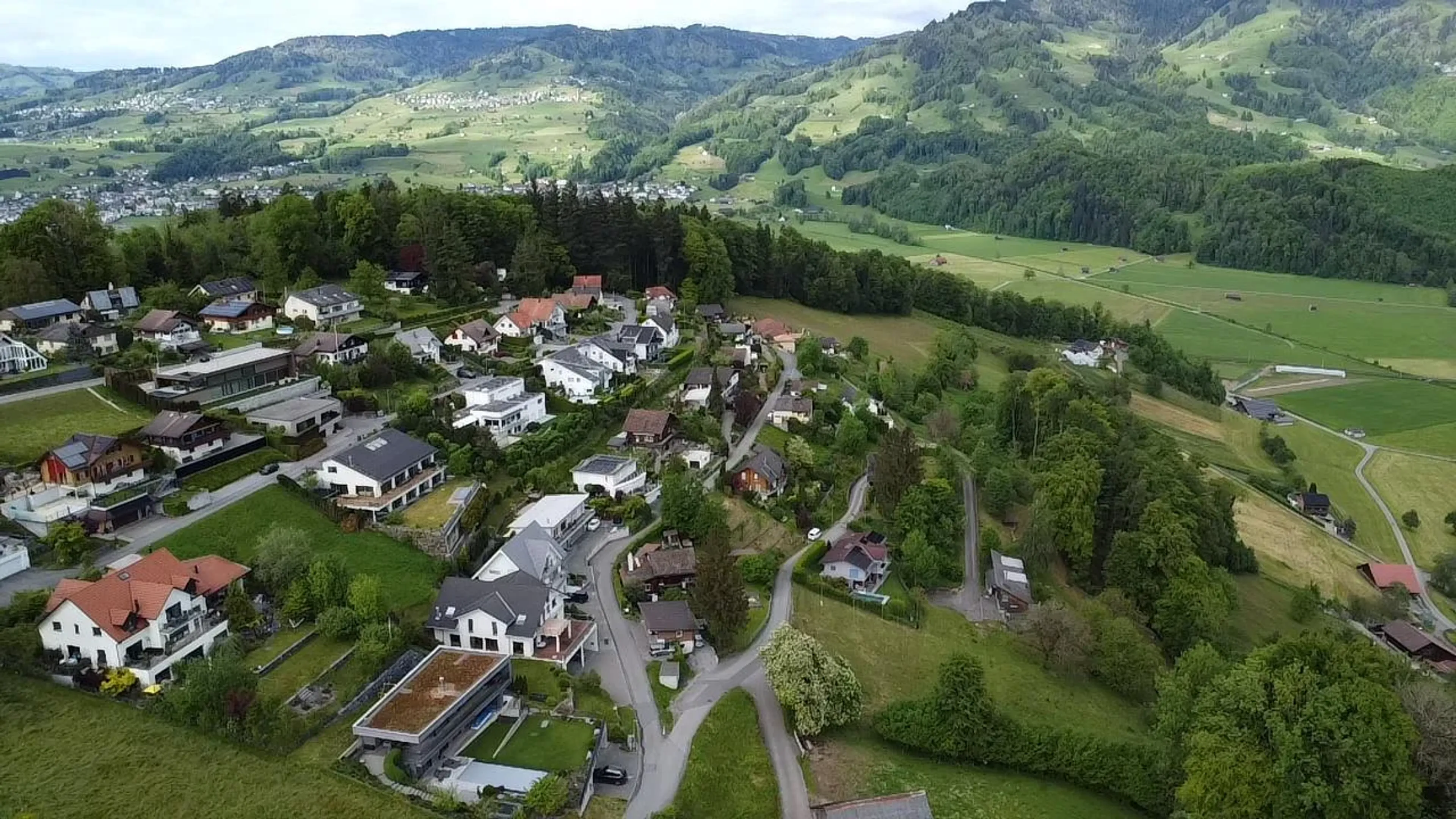 Grundstück mit älterem Haus, traumhafter Aussicht und 1001 Möglichkeiten - 8