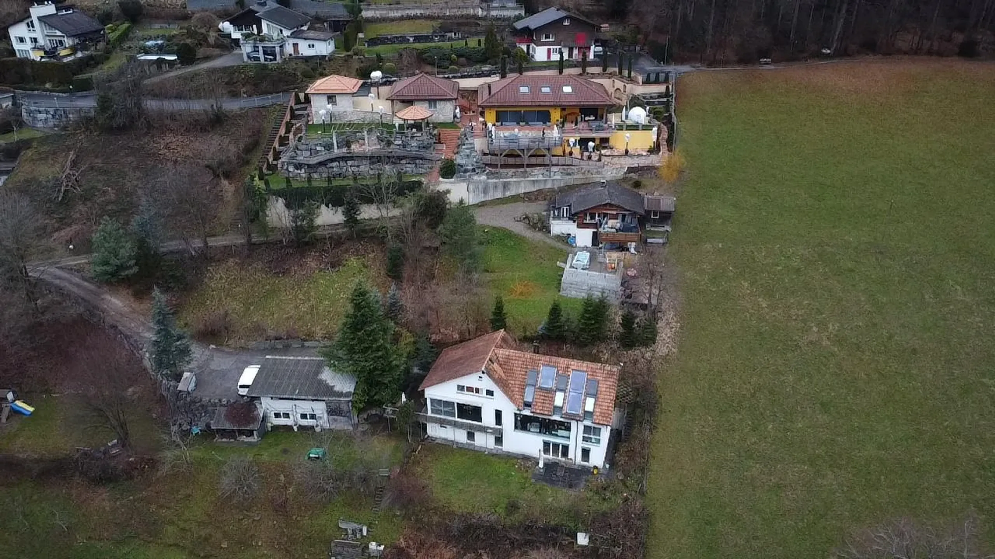 Grundstück mit älterem Haus, traumhafter Aussicht und 1001 Möglichkeiten - 5