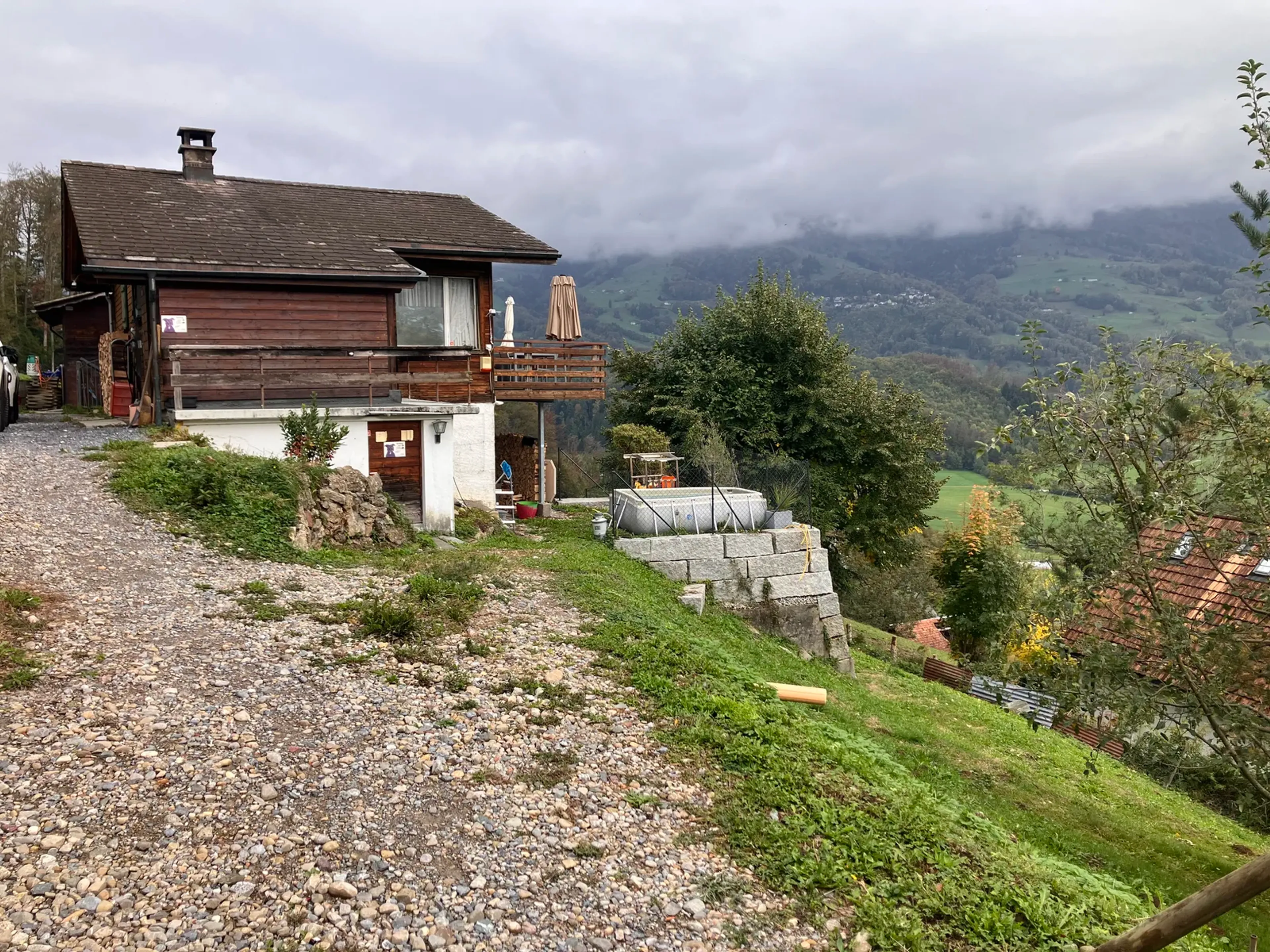 Grundstück mit älterem Haus, traumhafter Aussicht und 1001 Möglichkeiten - 2