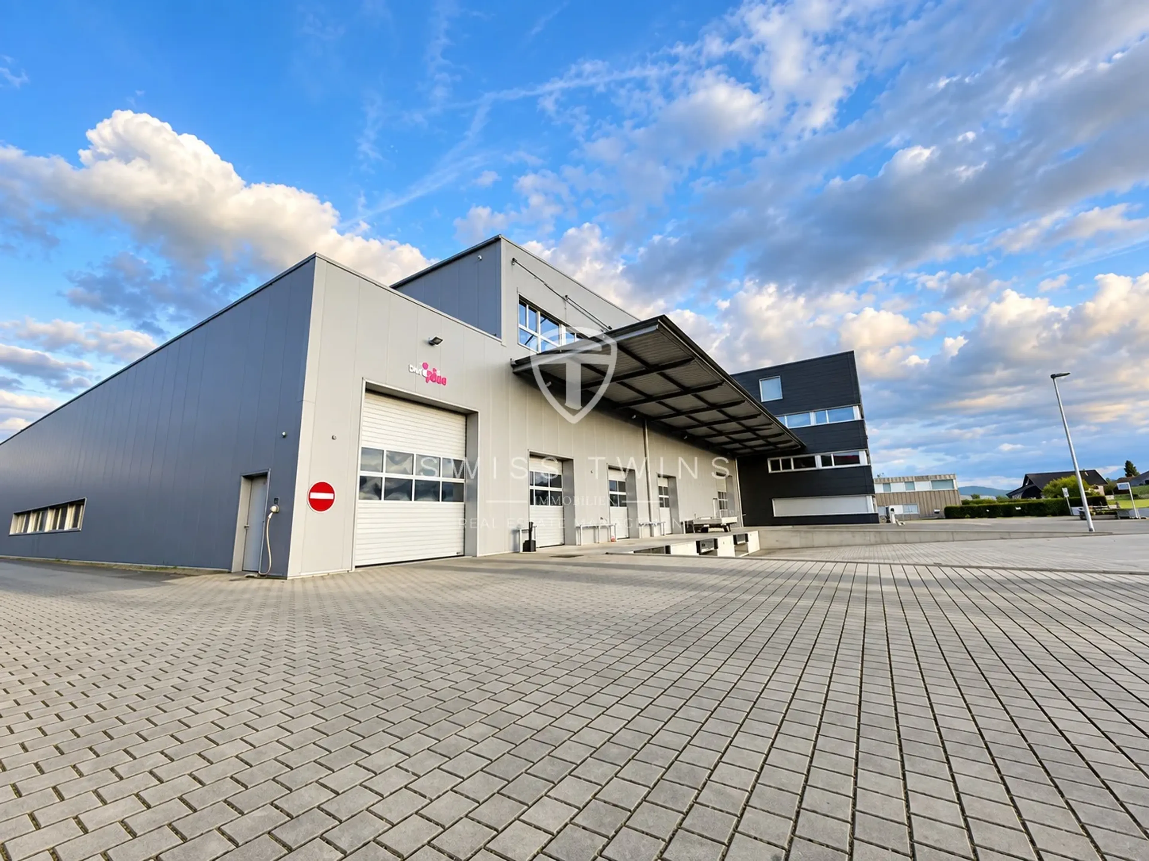 Flexible Gewerbeflächen mit Lift in Oberrüti mieten
