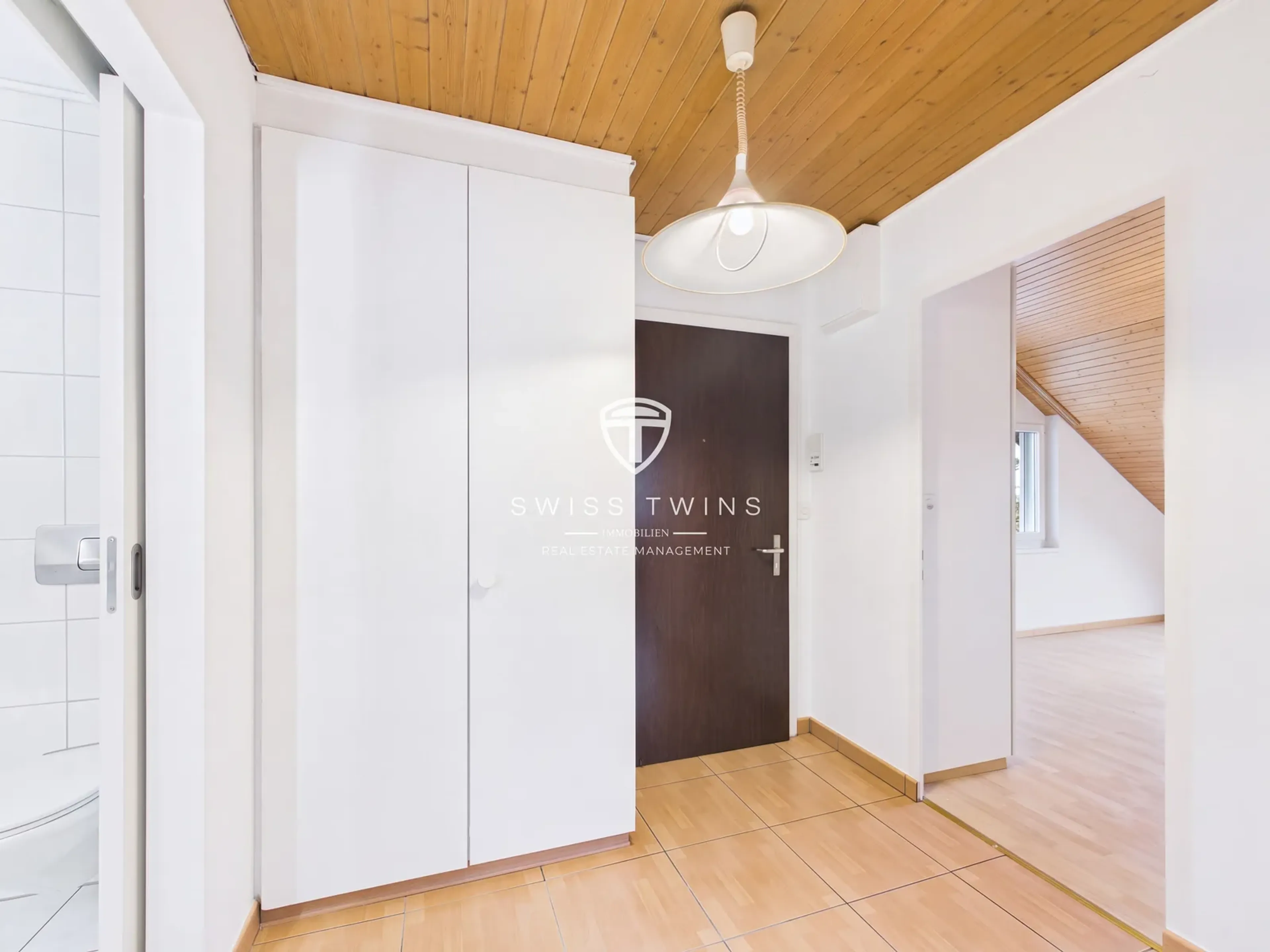 Helle 2.5-Zimmer-Dachwohnung in Zürich, frisch renoviert - 2