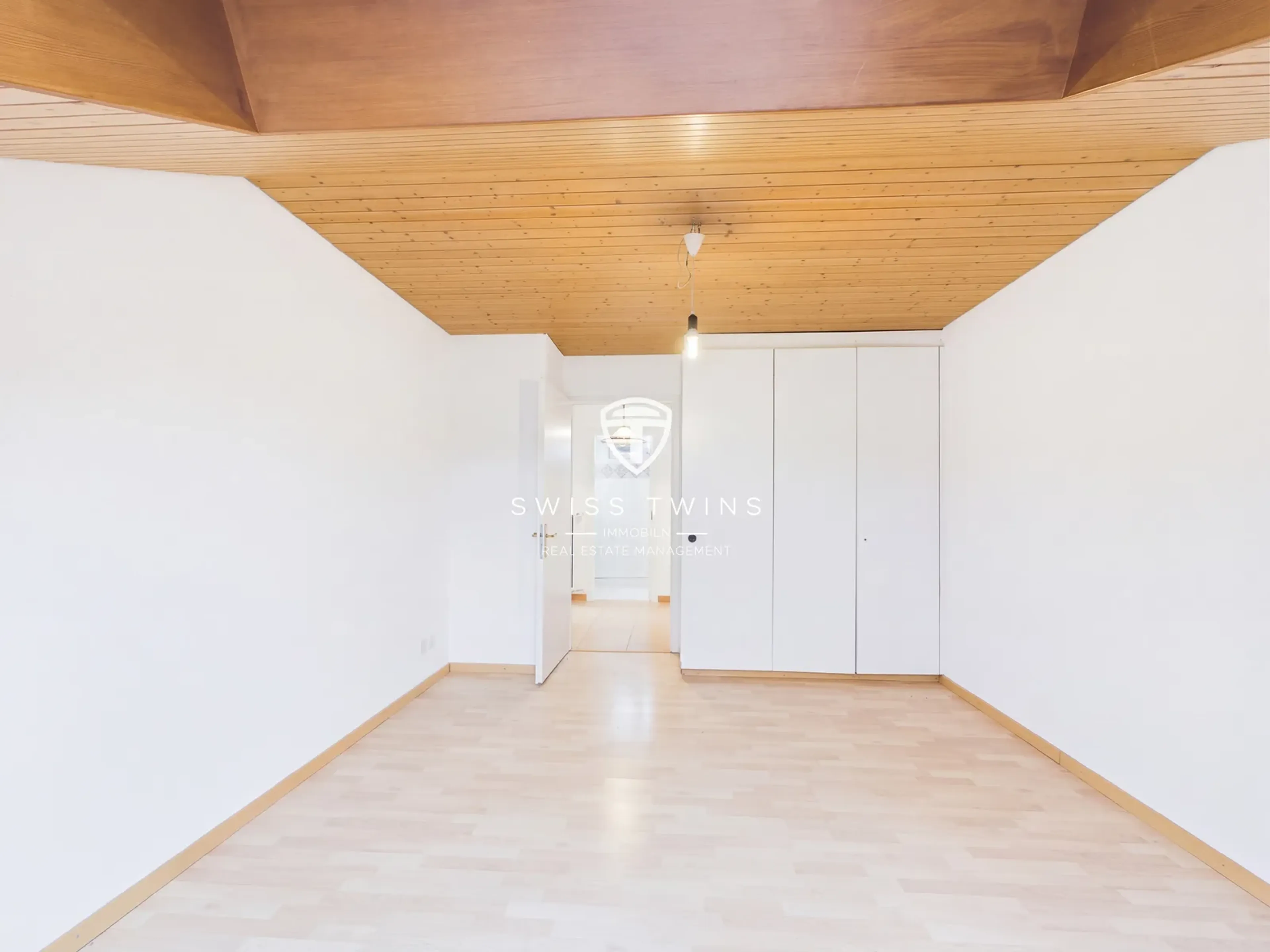 Helle 2.5-Zimmer-Dachwohnung in Zürich, frisch renoviert - 5