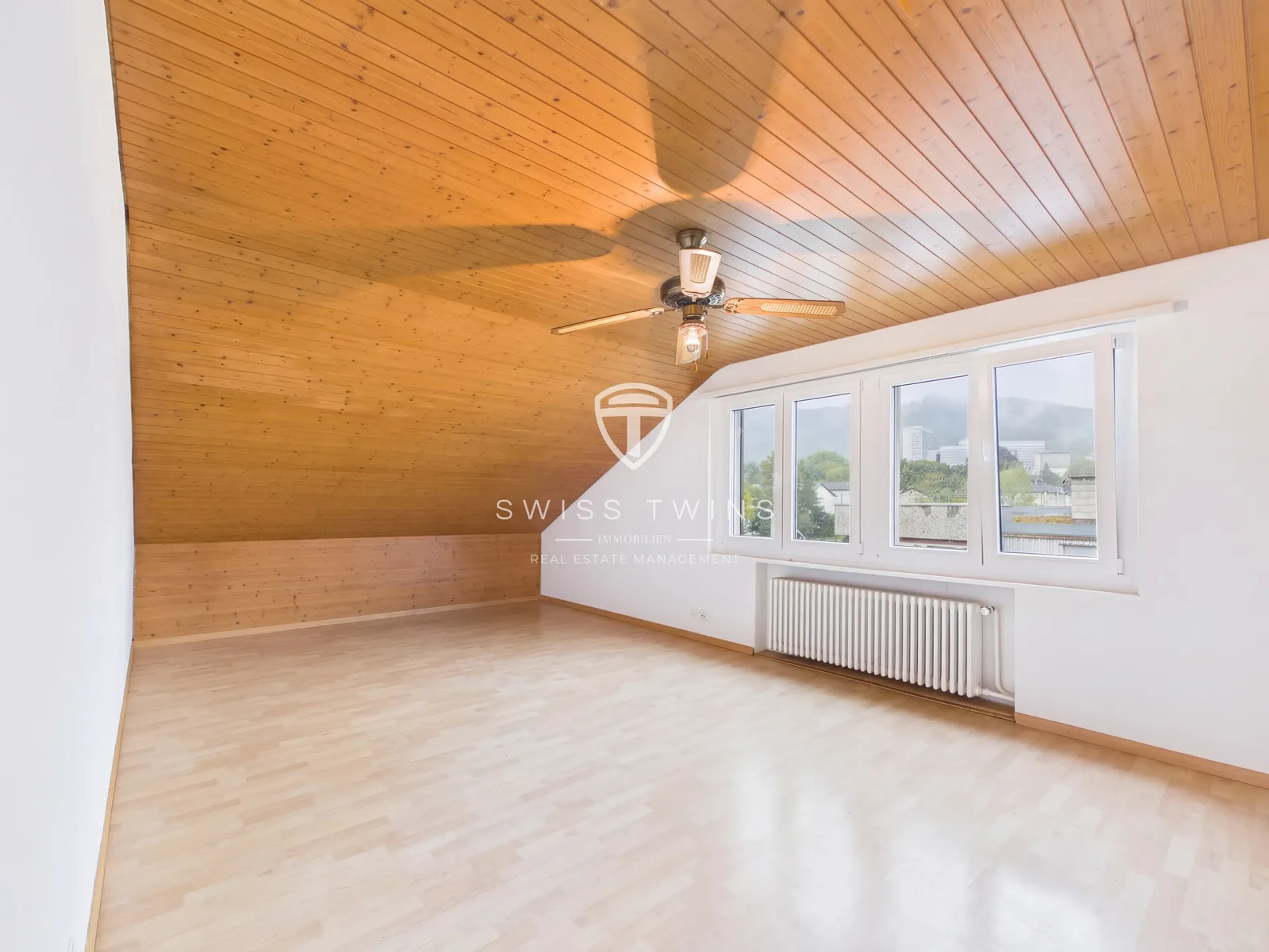 Helle 2.5-Zimmer-Dachwohnung in Zürich, frisch renoviert - 4
