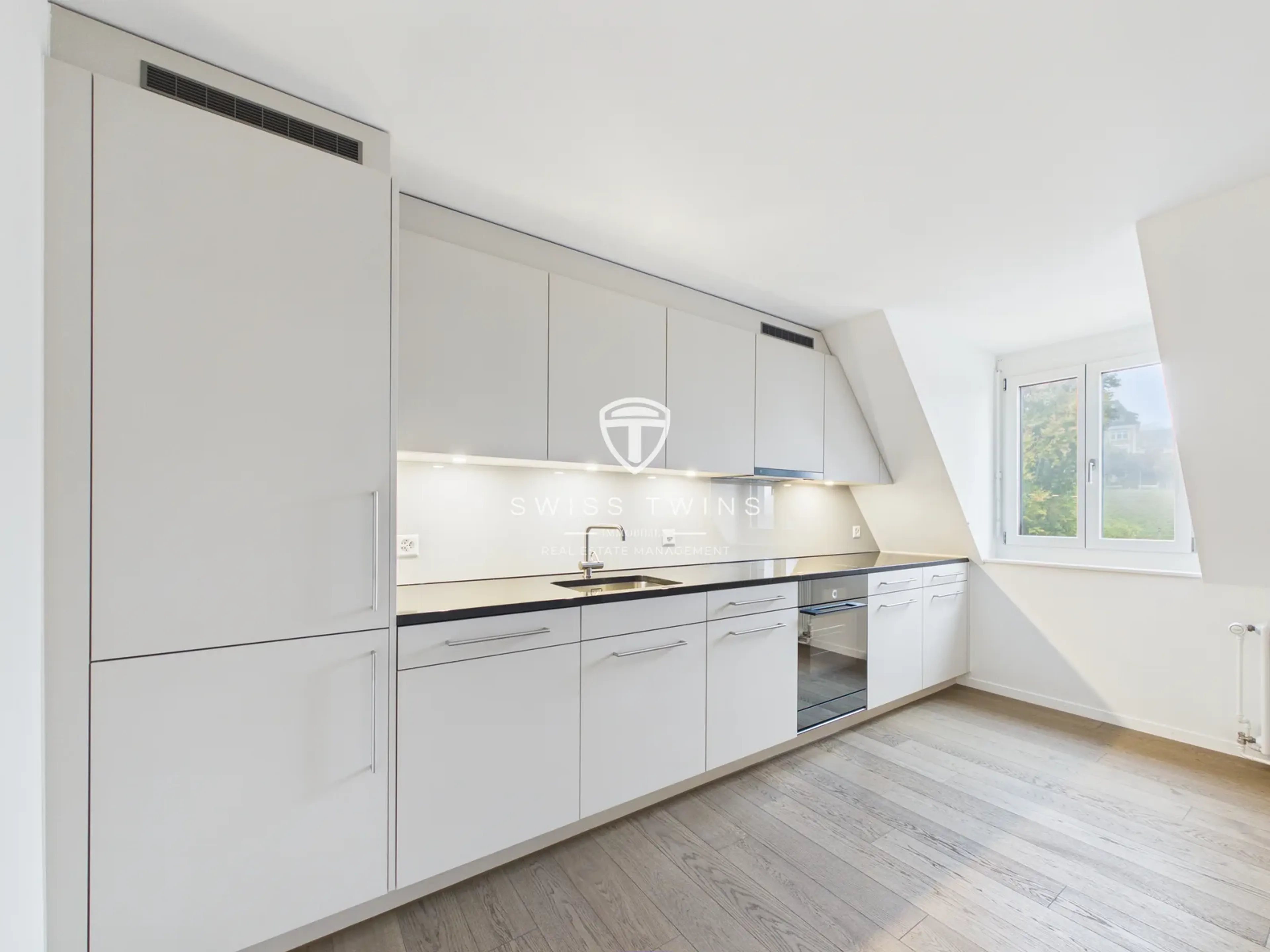 Exklusives Wohnen über den Dächern von Zürich – Stilvolle 2.5-Zimmer-Wohnung mit Terrasse - 2