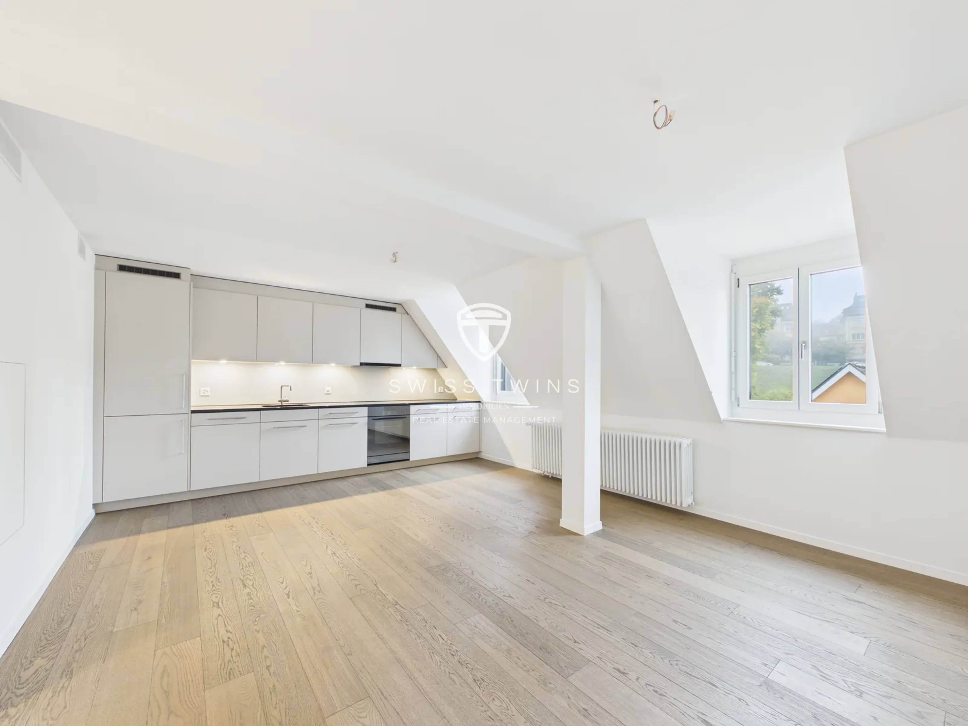 Exklusives Wohnen über den Dächern von Zürich – Stilvolle 2.5-Zimmer-Wohnung mit Terrasse - 1