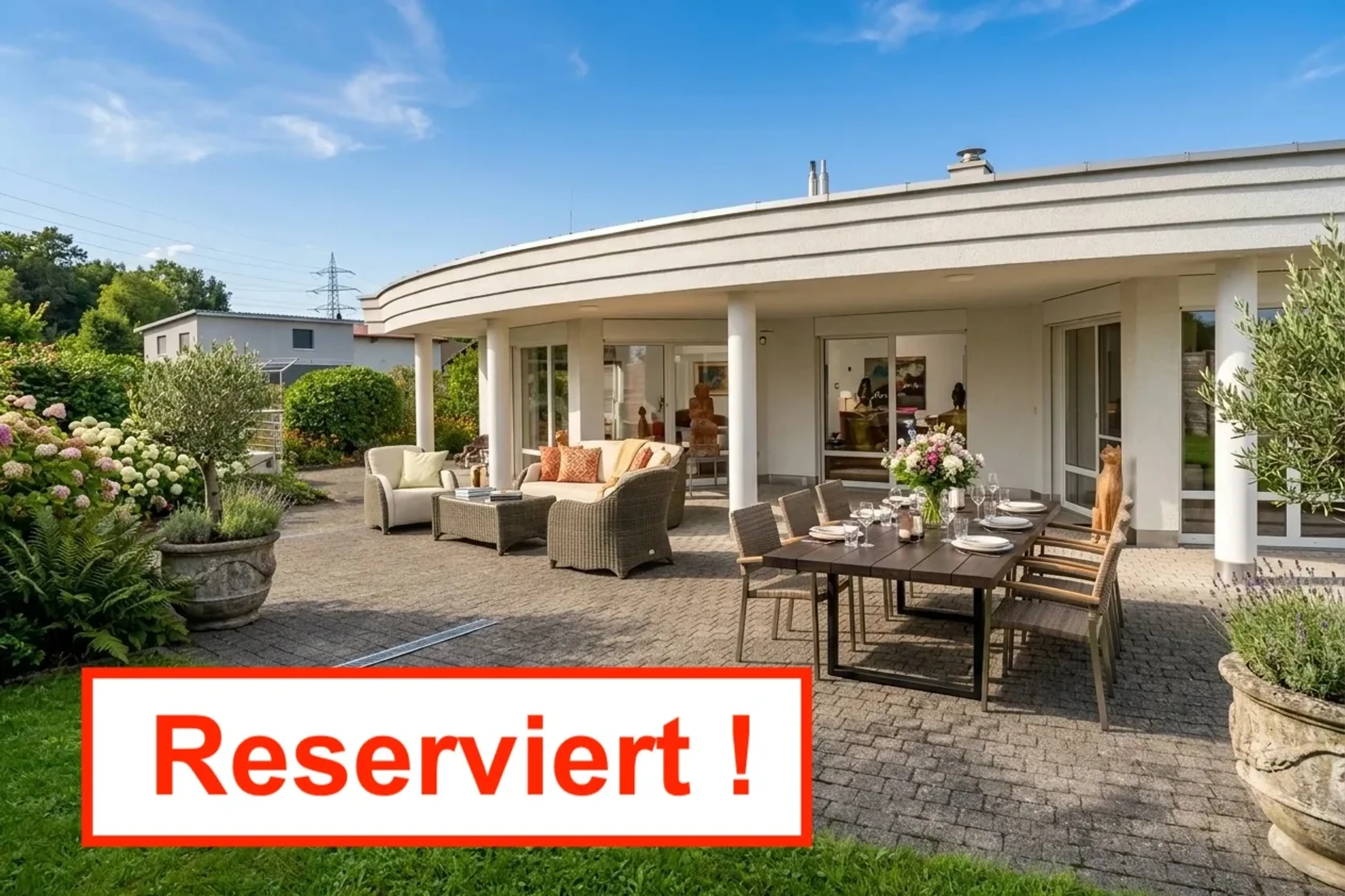 RESERVIERT: 5.5-Zimmer-Attika mit 550 m² Gartenterrasse in Samstagern
