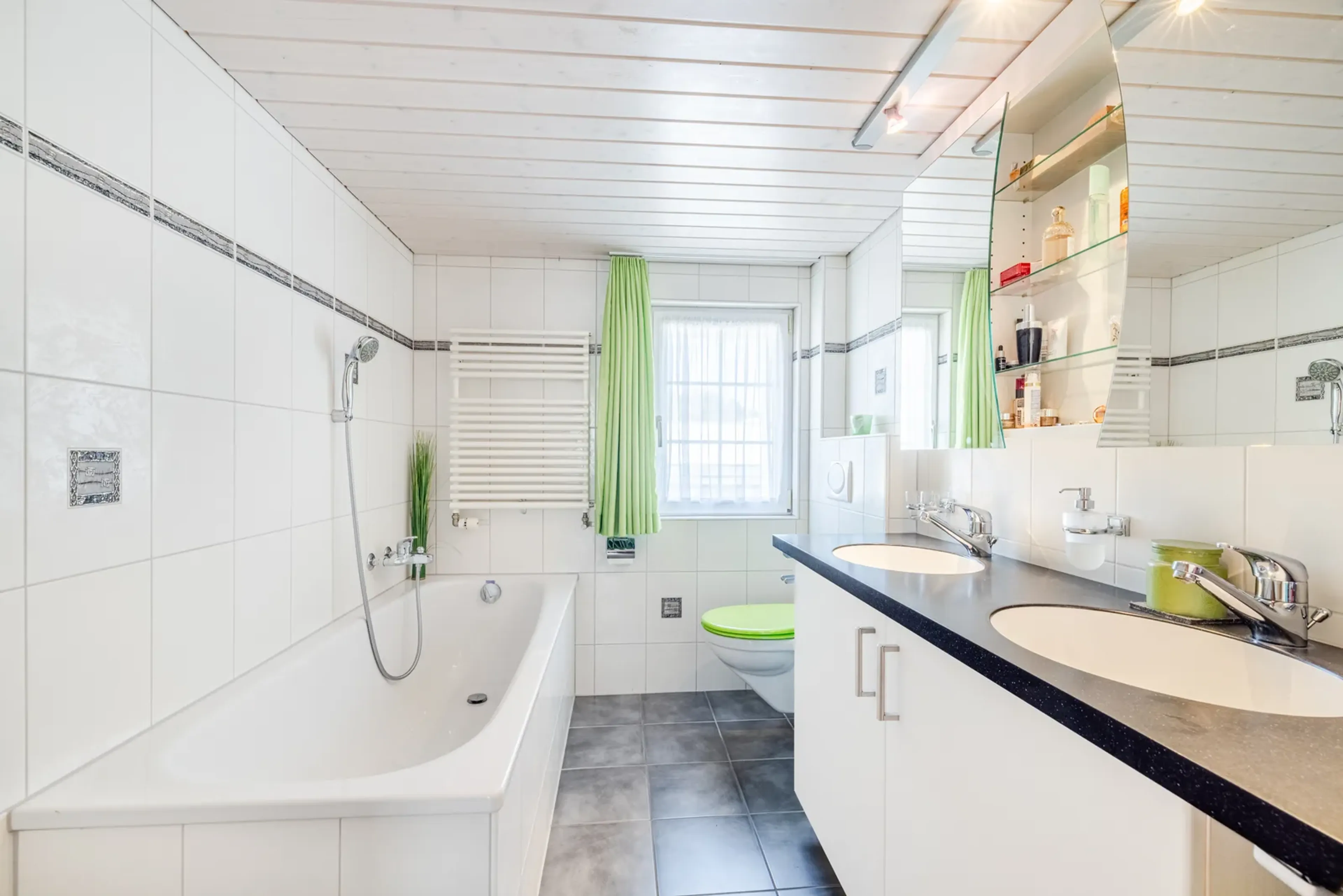 Charmantes 6.5-Zimmer-Doppeleinfamilienhaus in Herisau - 7