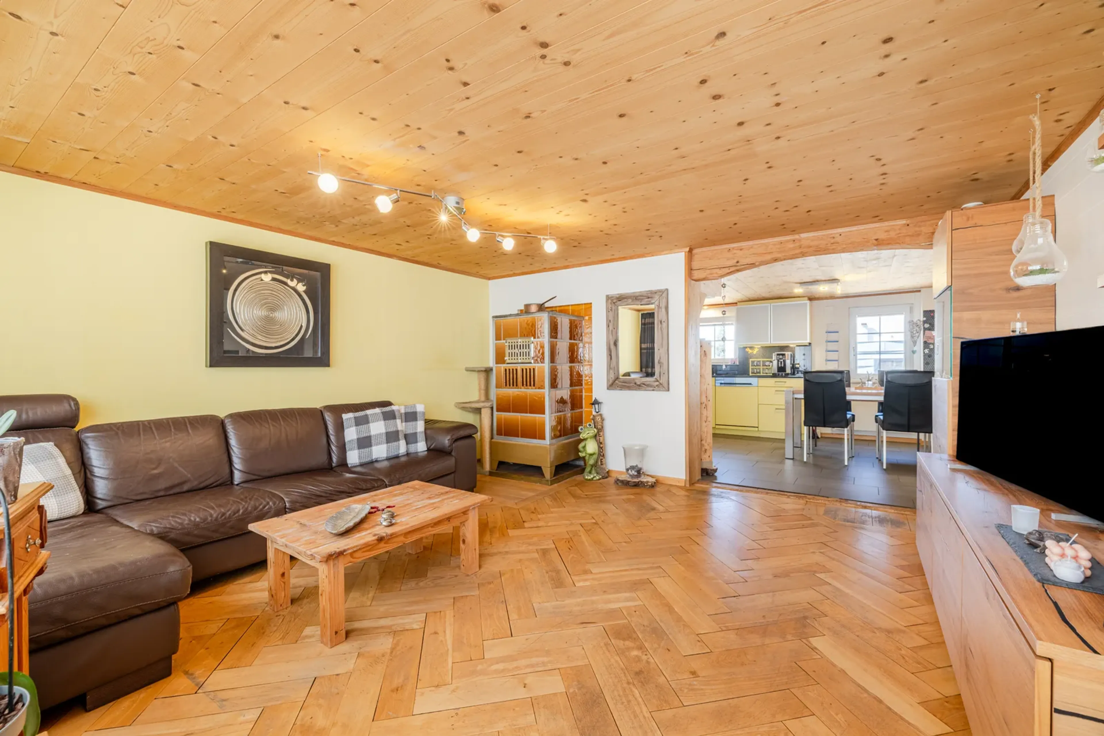 Charmantes 6.5-Zimmer-Doppeleinfamilienhaus in Herisau - 4