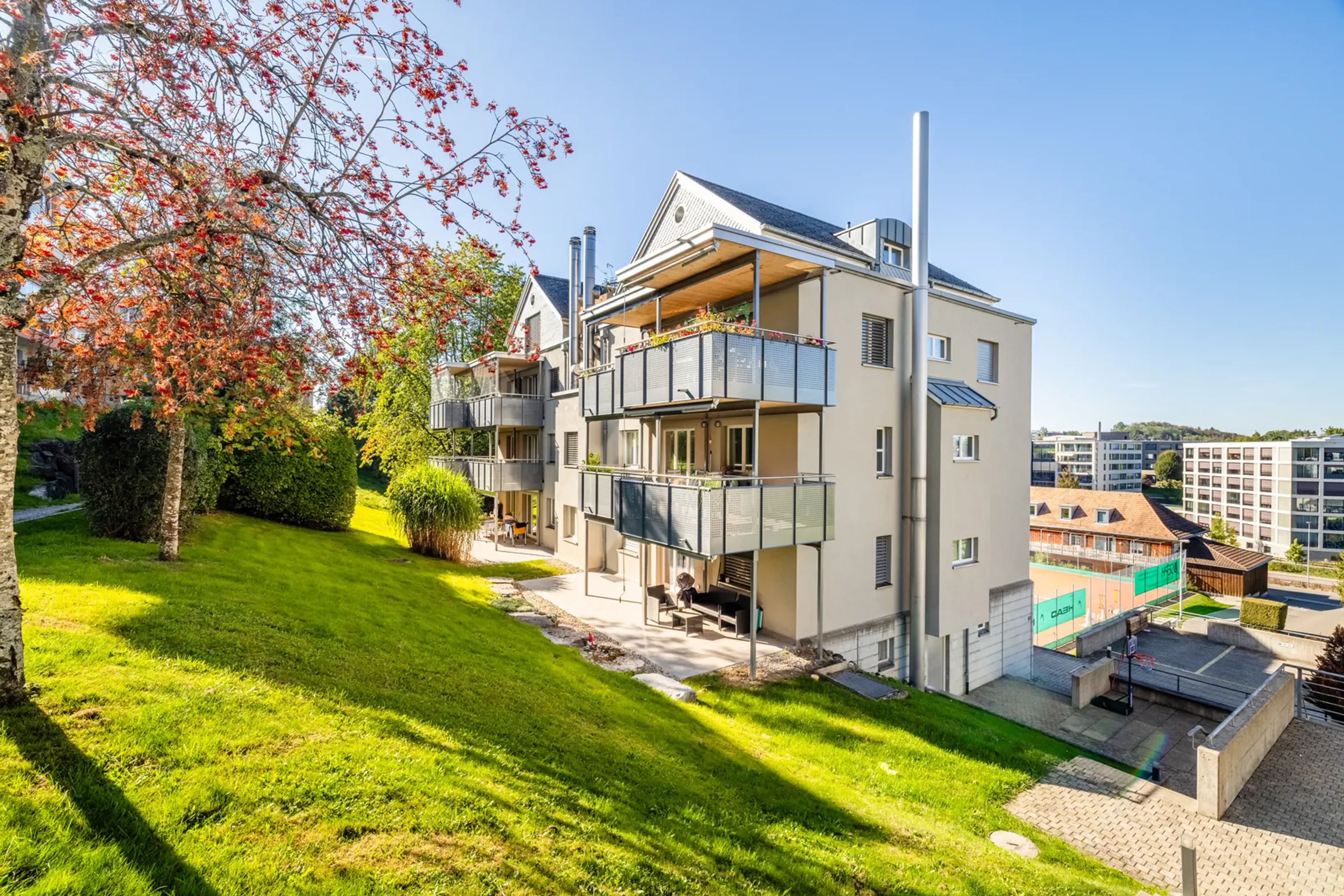Lichtdurchflutete 3.5-Zimmer-Wohnung mit Balkon - 1