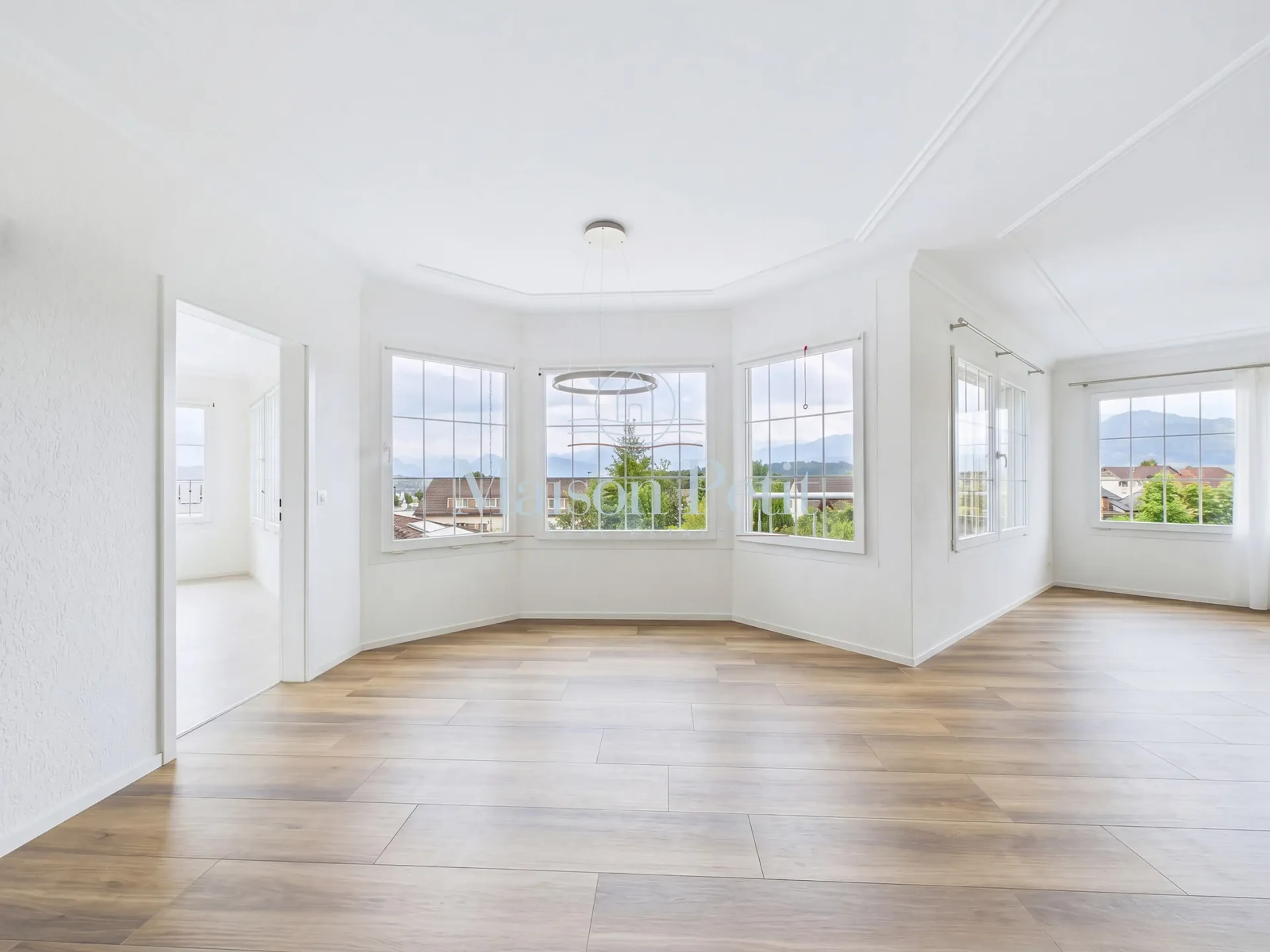 Das grandiosä Eifamiliehuus mit Garten, unverbaubarer Aussicht und viel Platz isch ready für neue Besitzer - 5