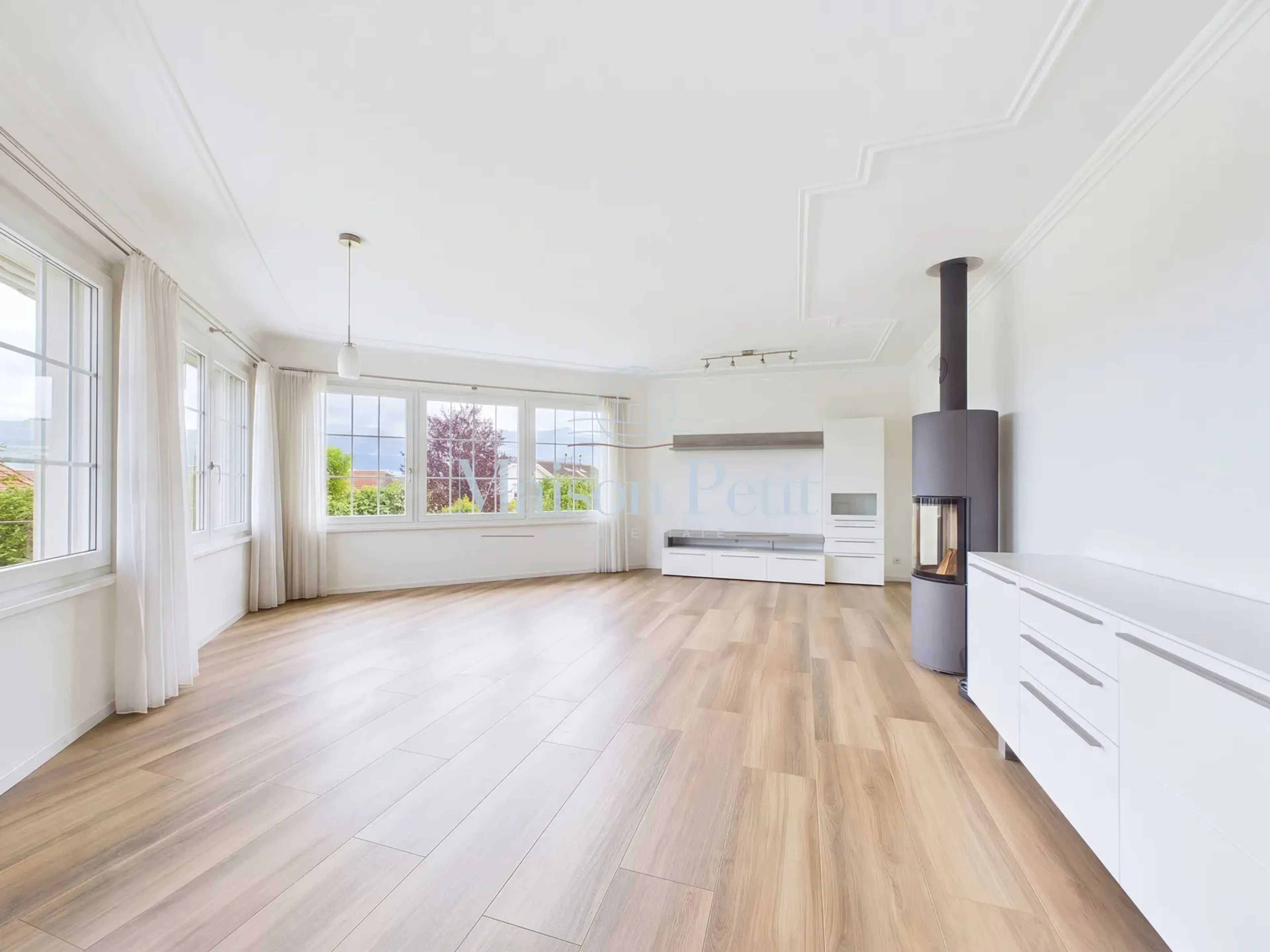 Das grandiosä Eifamiliehuus mit Garten, unverbaubarer Aussicht und viel Platz isch ready für neue Besitzer - 4