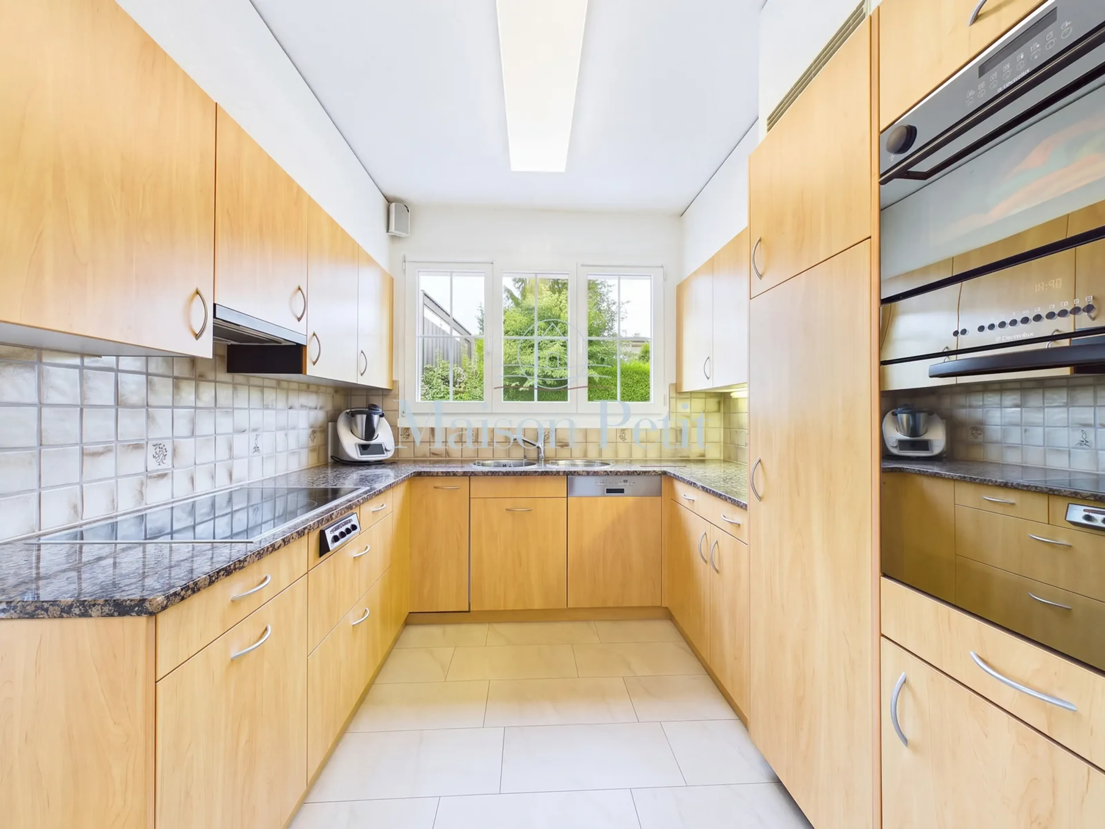 Das grandiosä Eifamiliehuus mit Garten, unverbaubarer Aussicht und viel Platz isch ready für neue Besitzer - 6