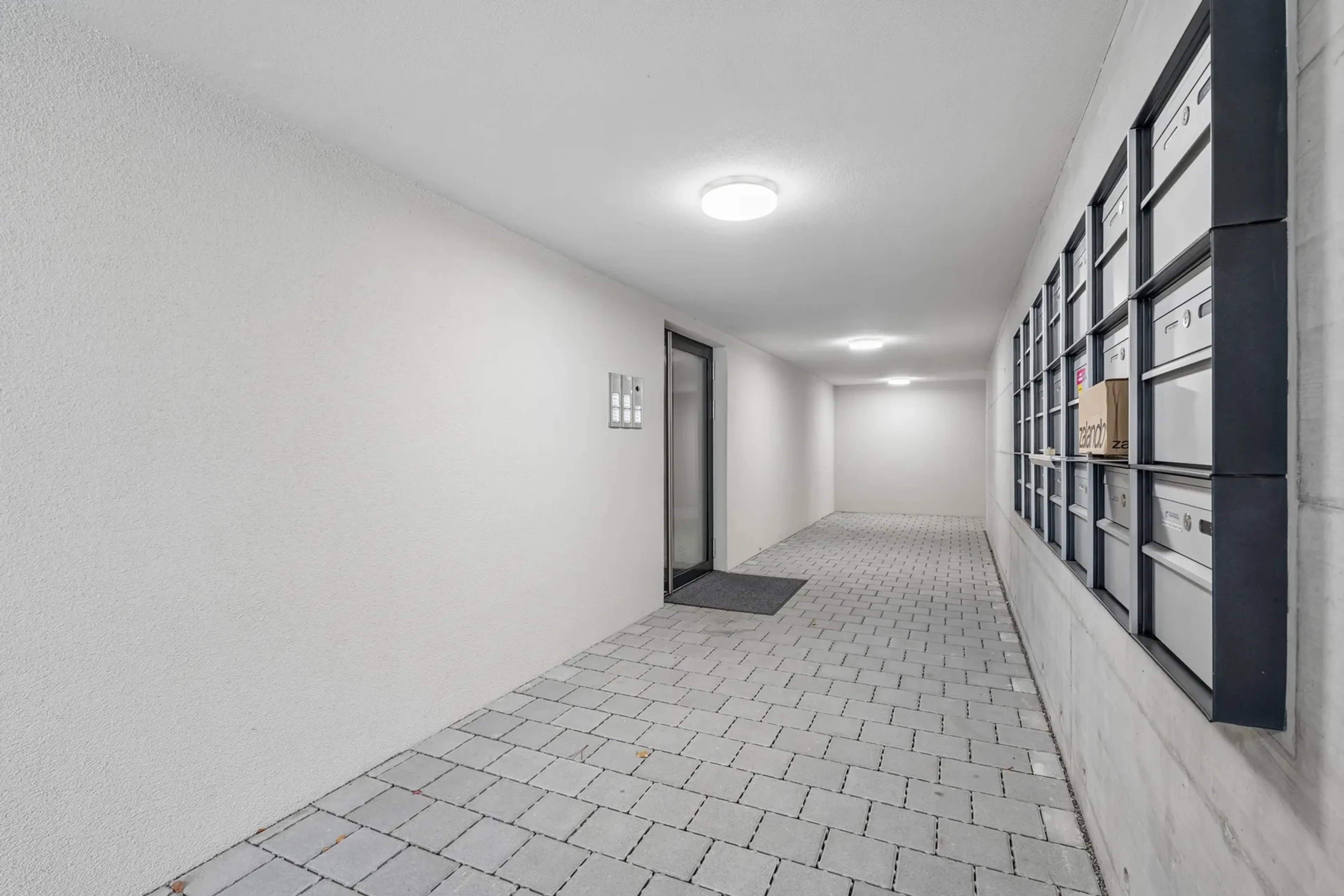 Vermietete 2.5-Zi-Neubauwohnung mit 20 m² Balkon – Tiefgaragenplatz inklusive - 10