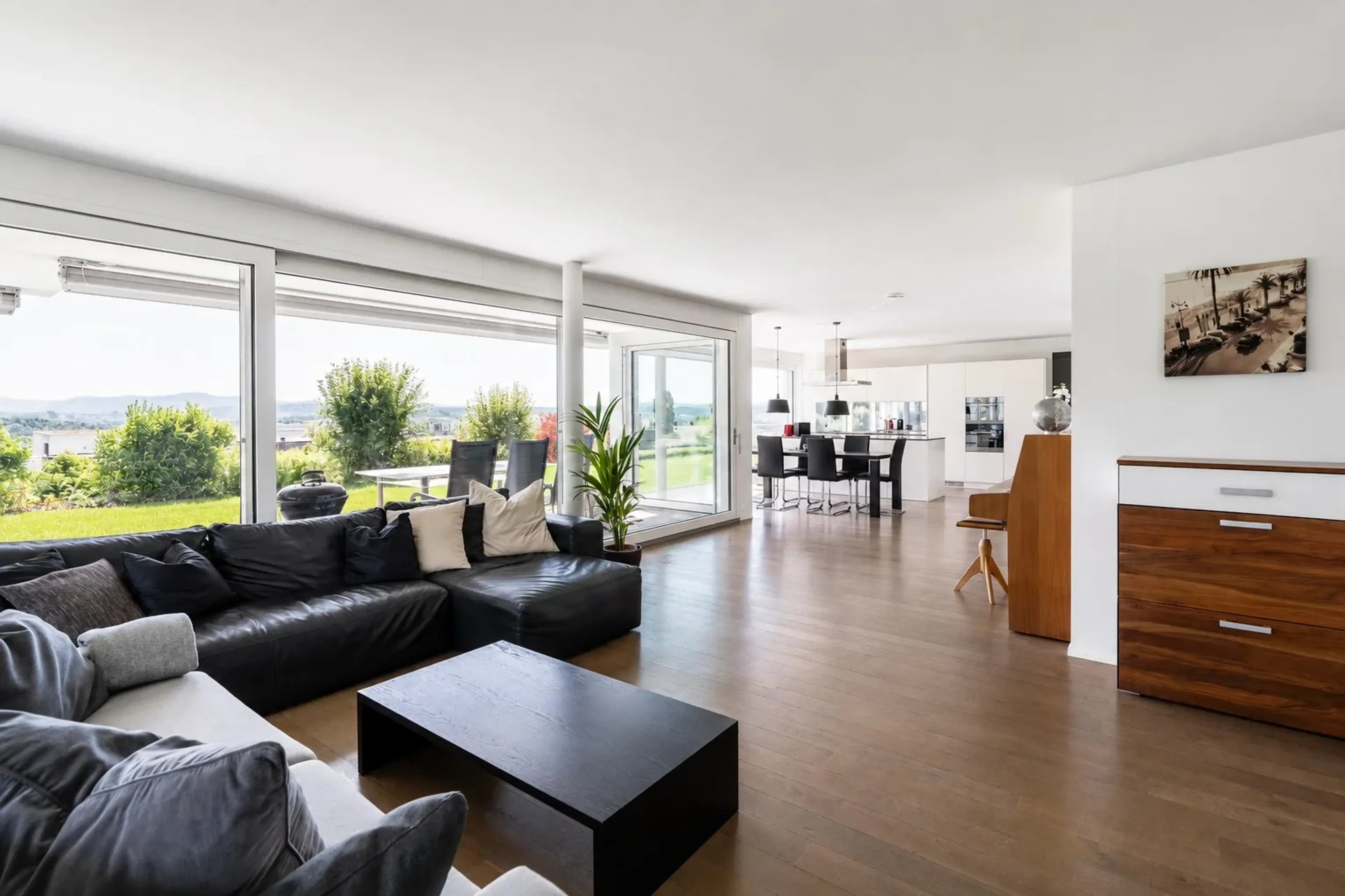 Grosszügige Gartenwohnung mit Traumaussicht inklusive zwei Garagenplätzen - 3