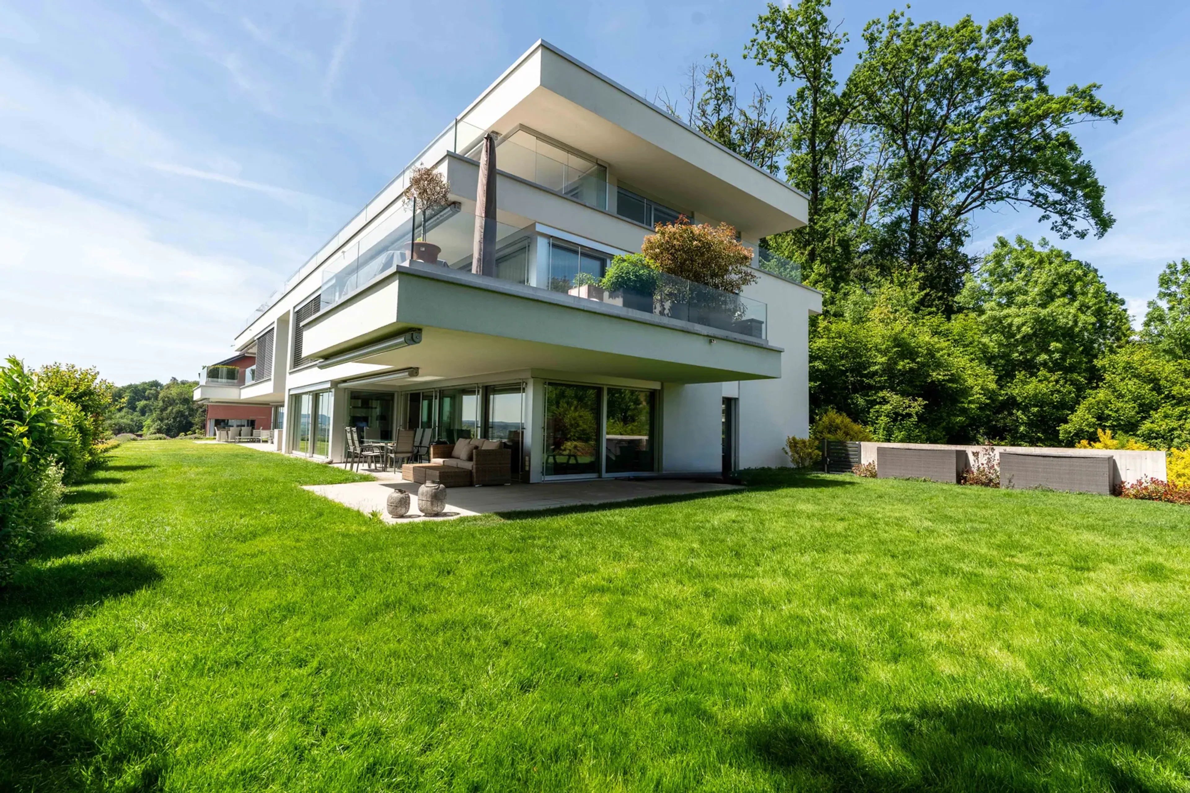 Grosszügige 4.5-Zimmer-Gartenwohnung mit viel Privatsphäre und Weitsicht