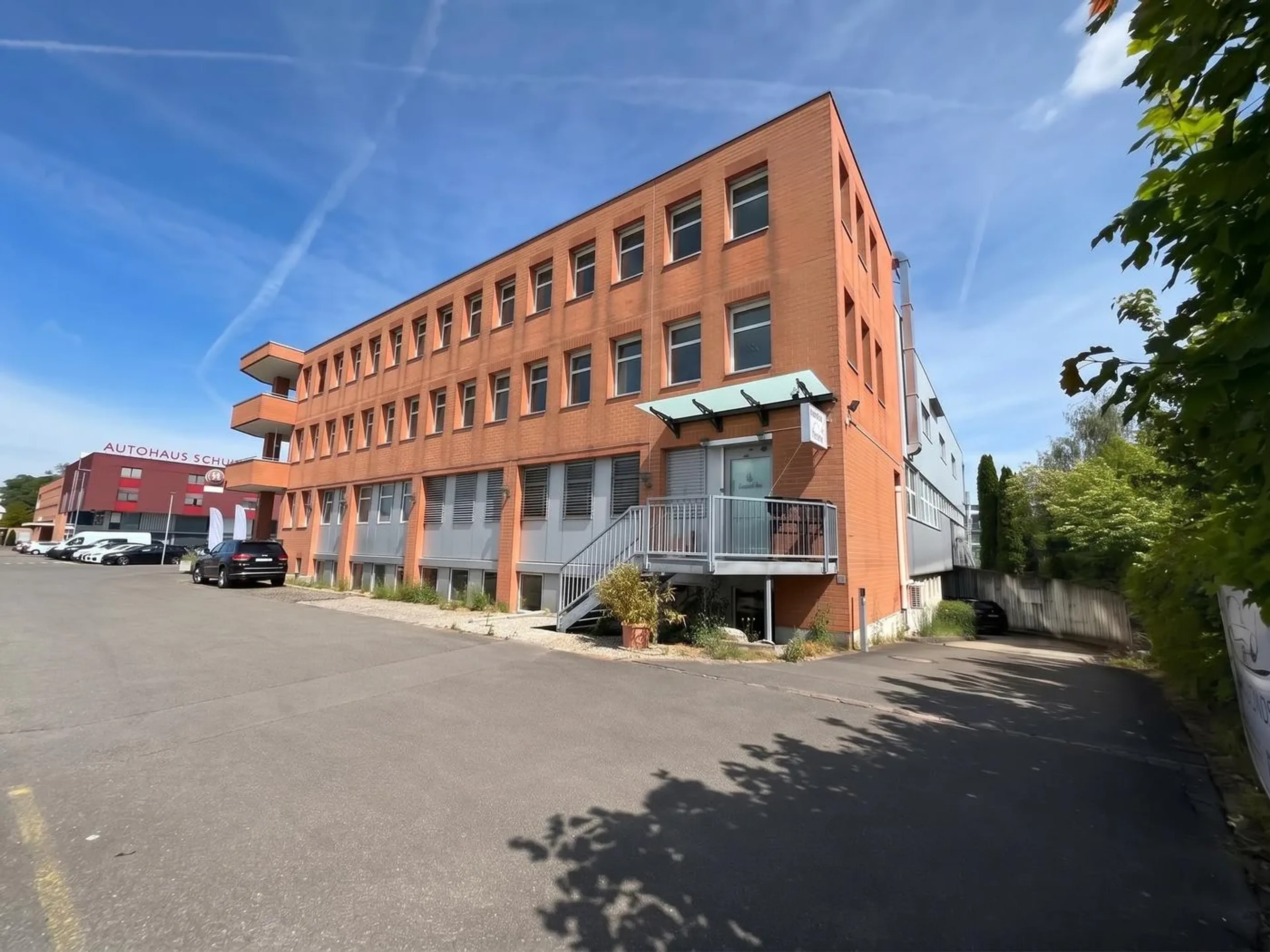 Geschäftshaus in Volketswil: 4700 m² Nutzfläche mit Ausbaupotenzial