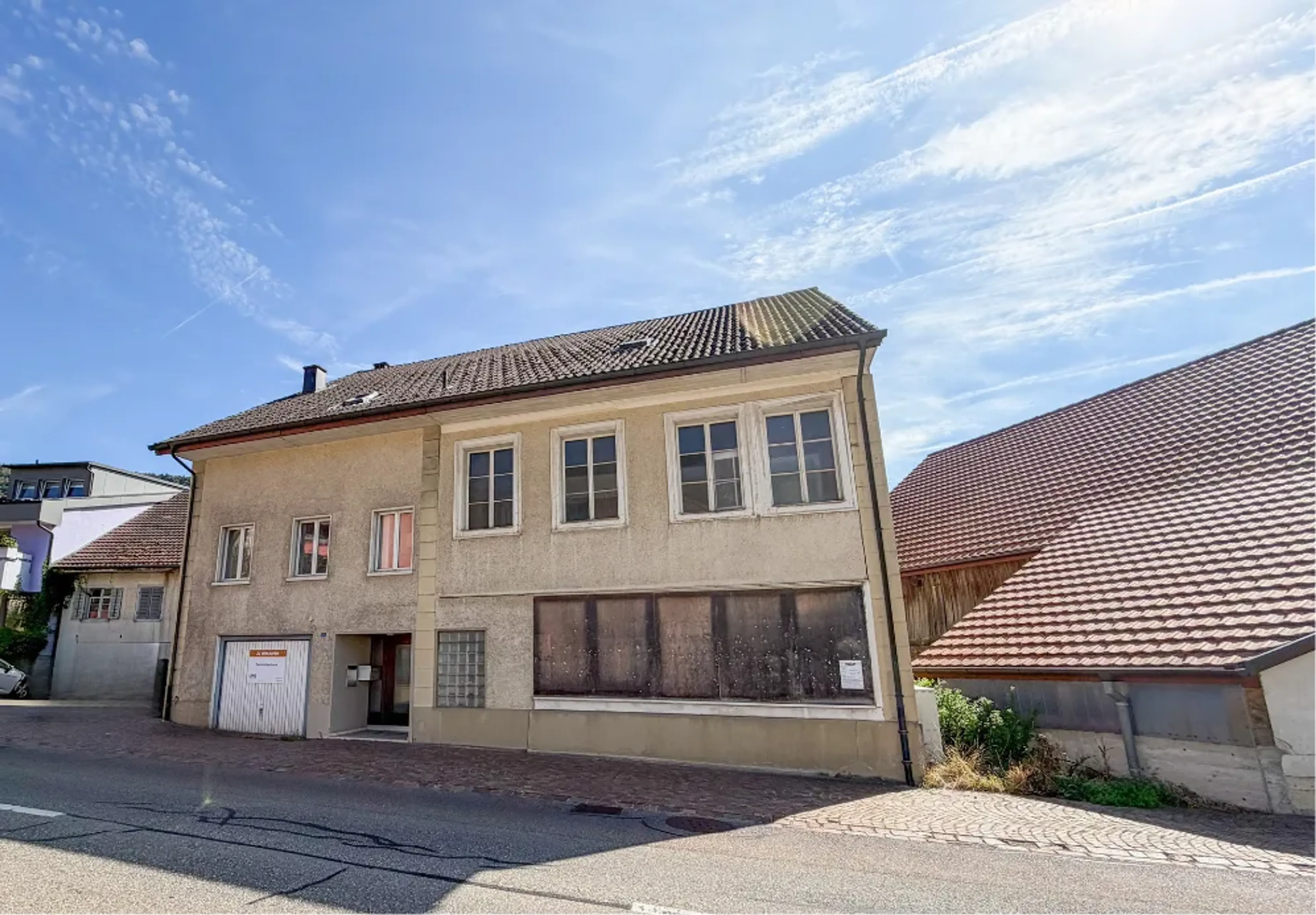 6-Zimmer-Einfamilienhaus mit Scheune