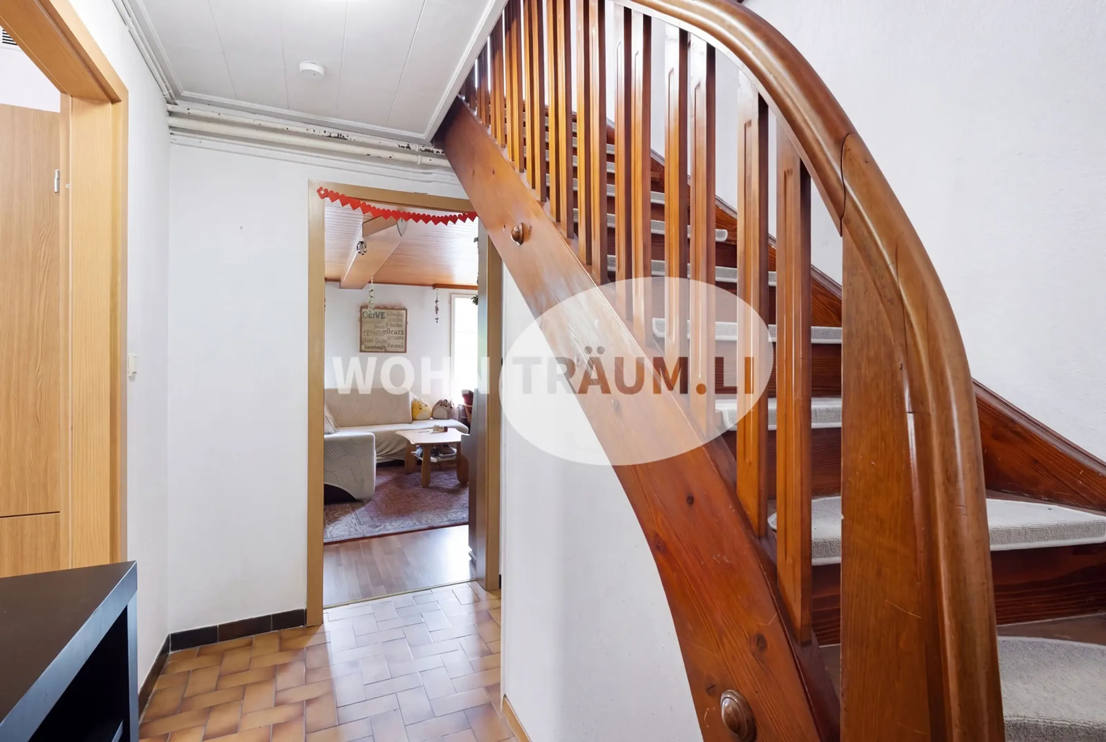 5-Zimmer Einfamilienhaus mit Landreserve in Welschenrohr - 2