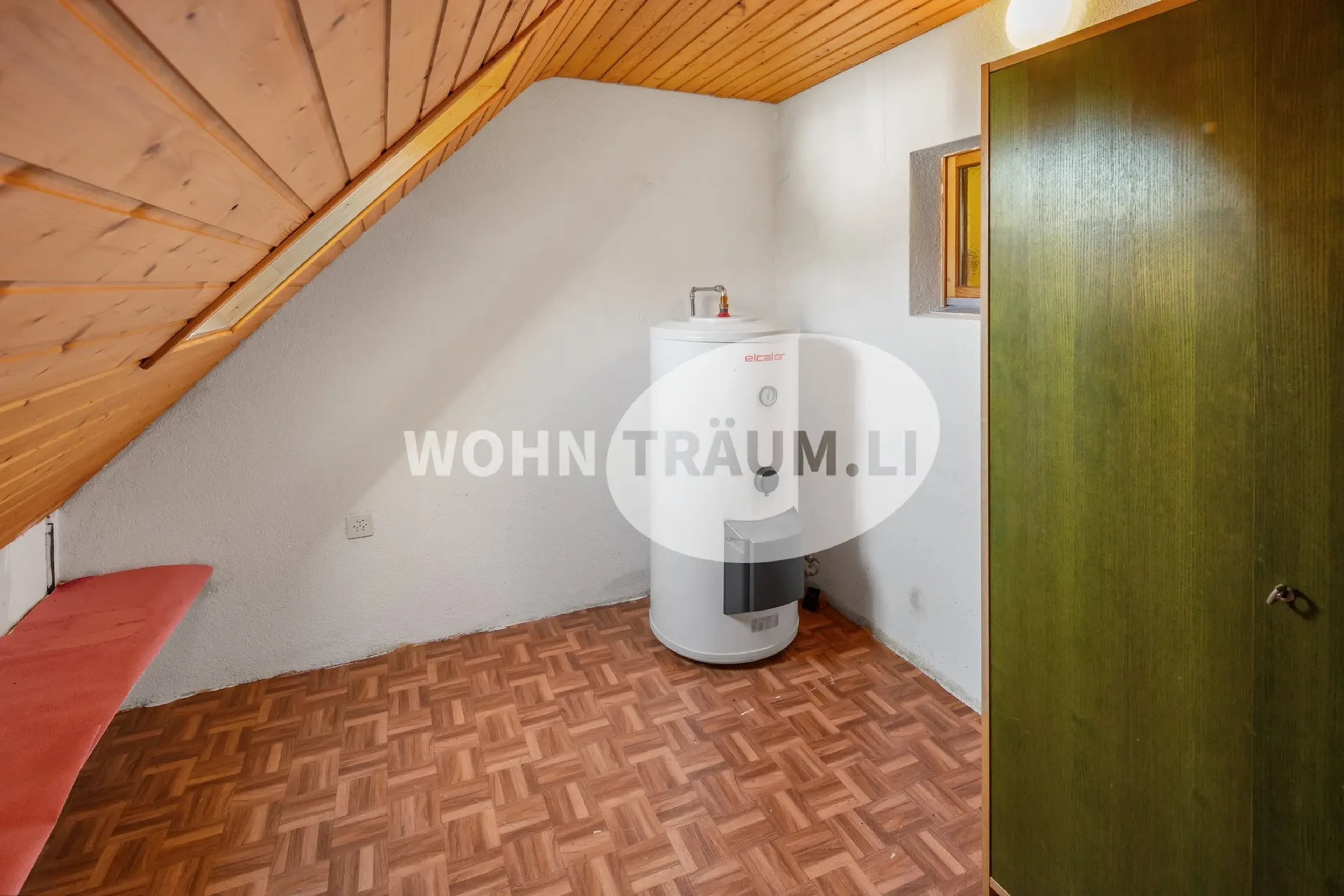 8-Zimmer Eckhausteil mit Gartenhaus und grossem Grundstück - 25