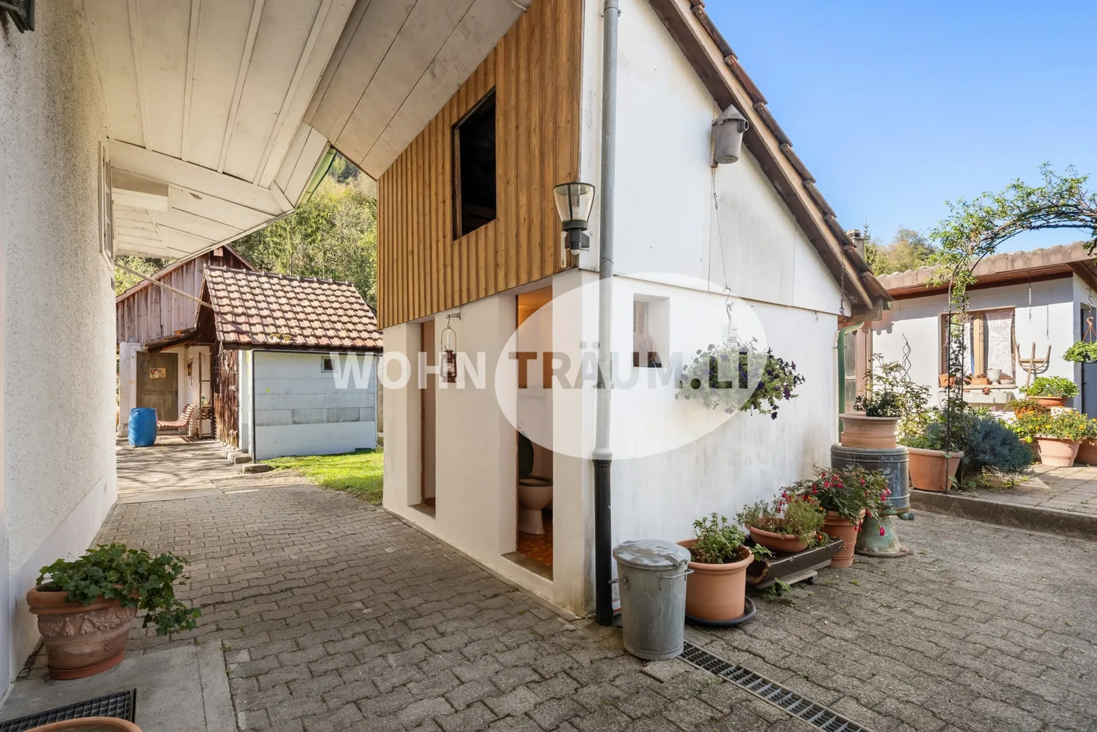 8-Zimmer Eckhausteil mit Gartenhaus und grossem Grundstück - 27
