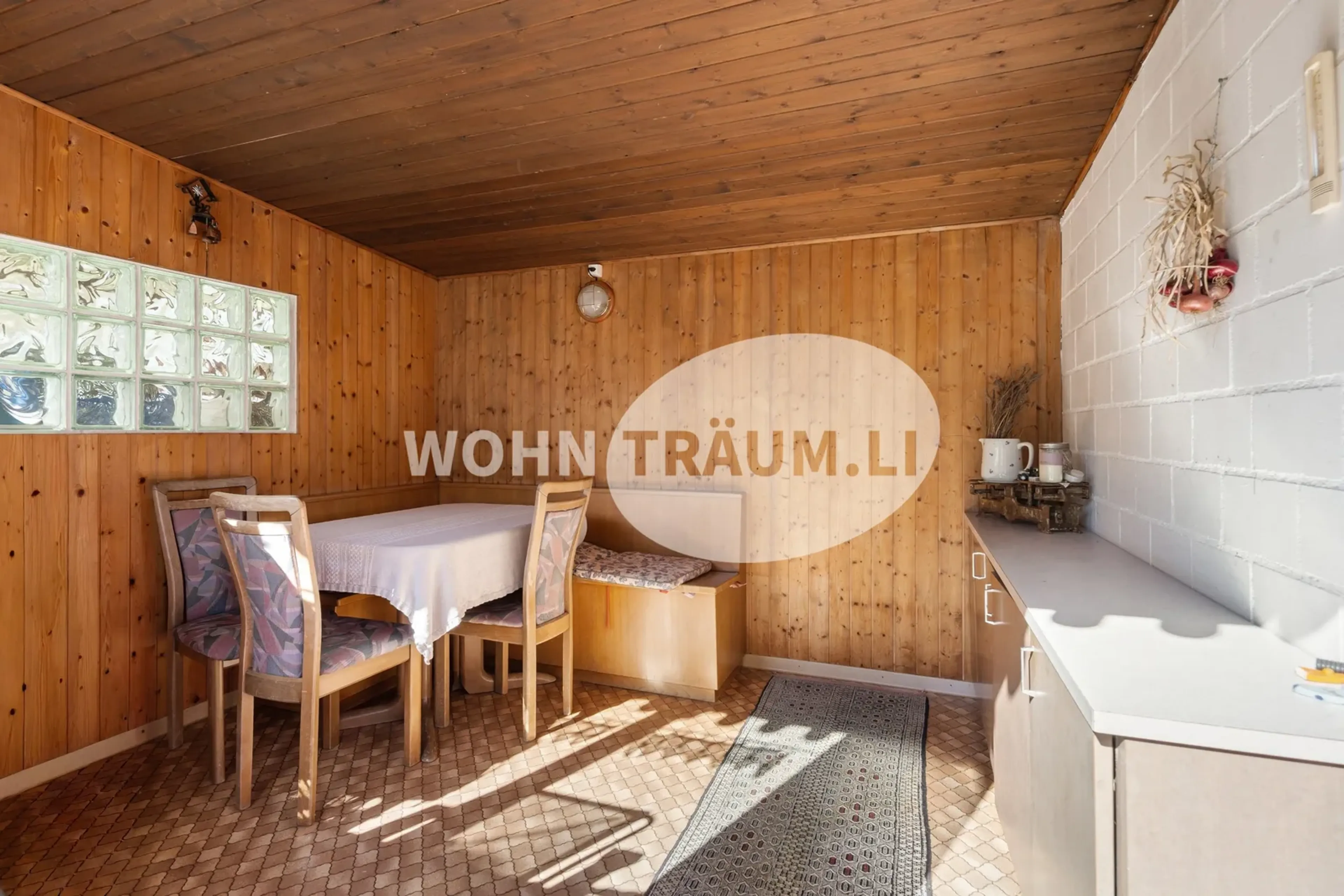 8-Zimmer Eckhausteil mit Gartenhaus und grossem Grundstück - 11