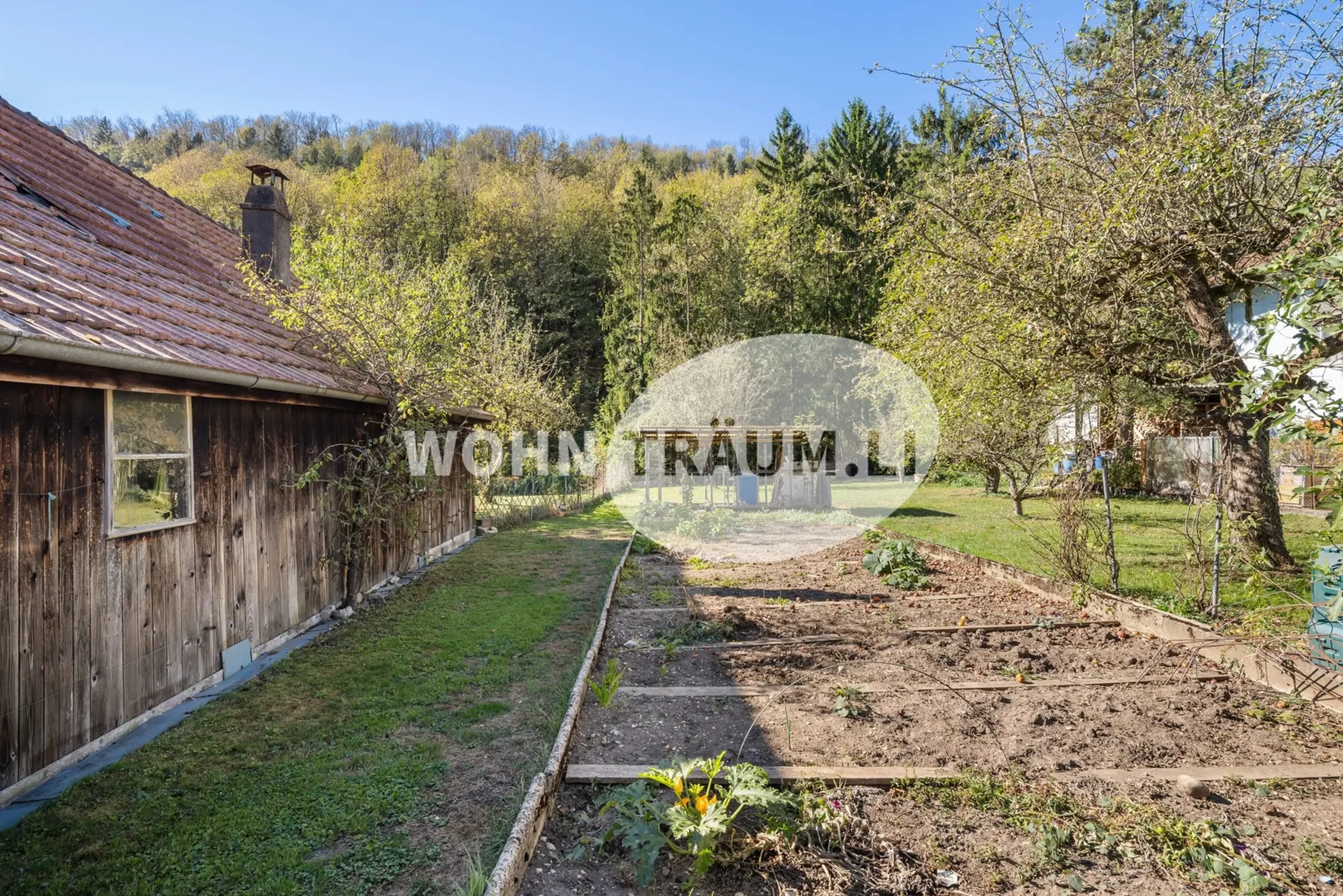 8-Zimmer Eckhausteil mit Gartenhaus und grossem Grundstück - 30