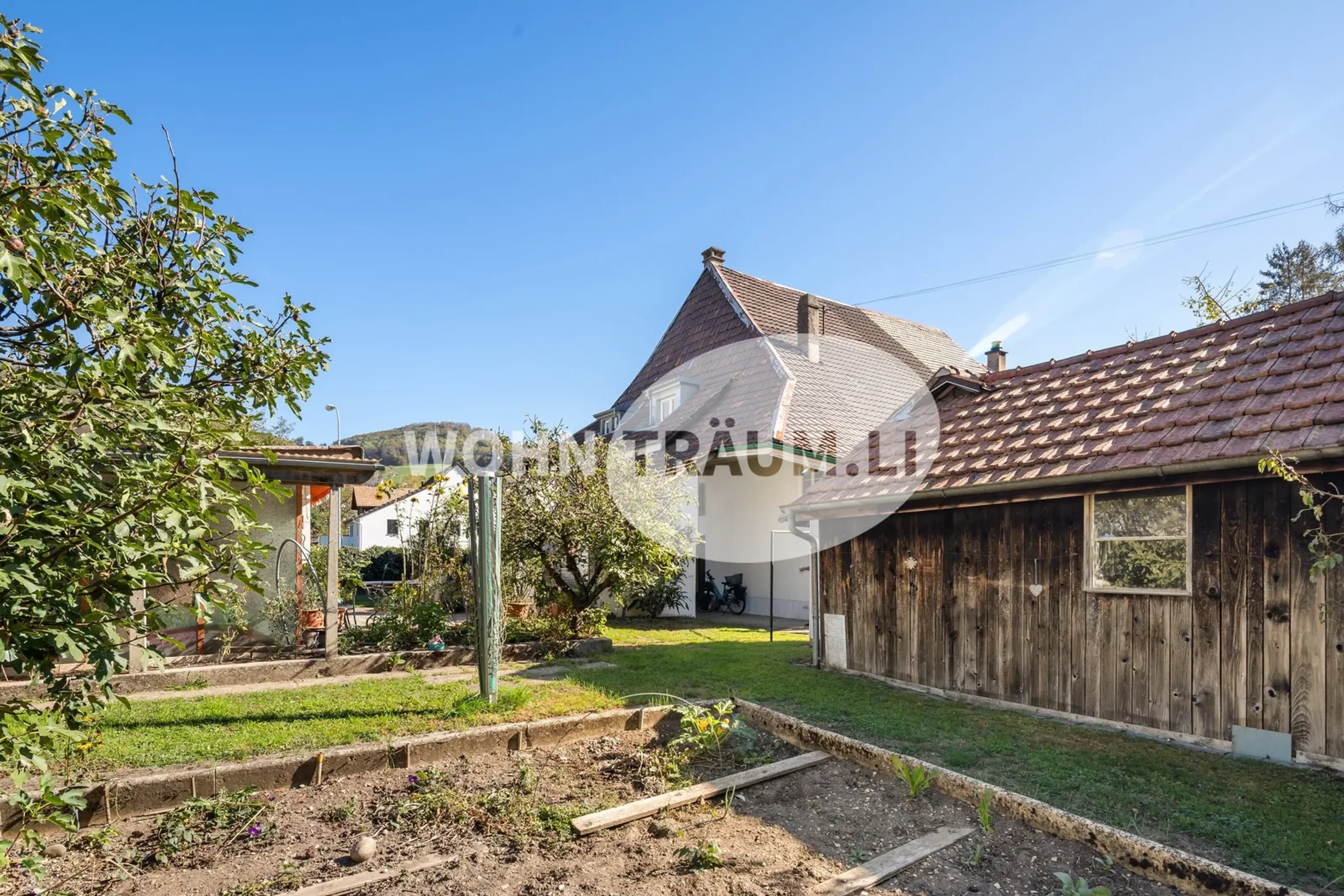 8-Zimmer Eckhausteil mit Gartenhaus und grossem Grundstück - 31
