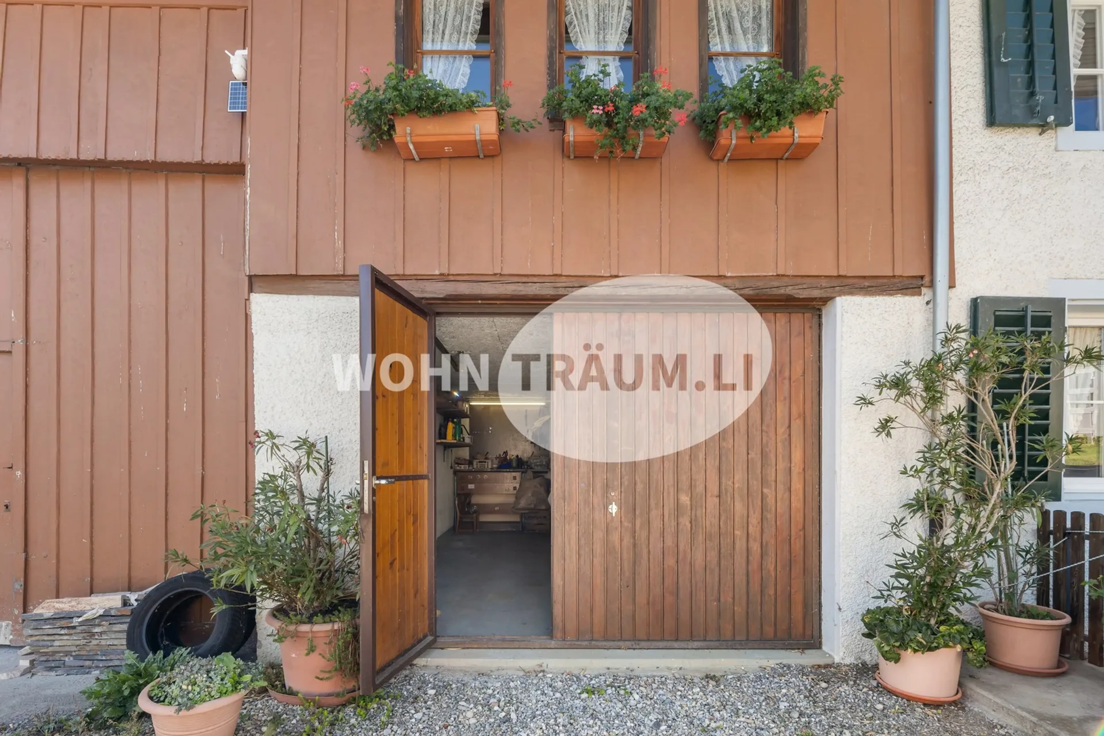 8-Zimmer Eckhausteil mit Gartenhaus und grossem Grundstück - 9