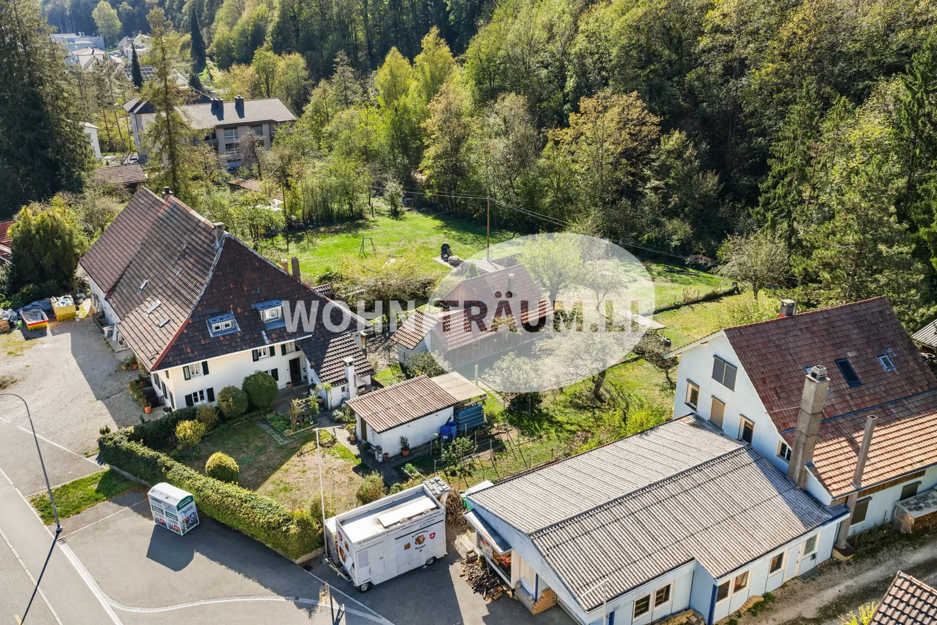 8-Zimmer Eckhausteil mit Gartenhaus und grossem Grundstück - 34