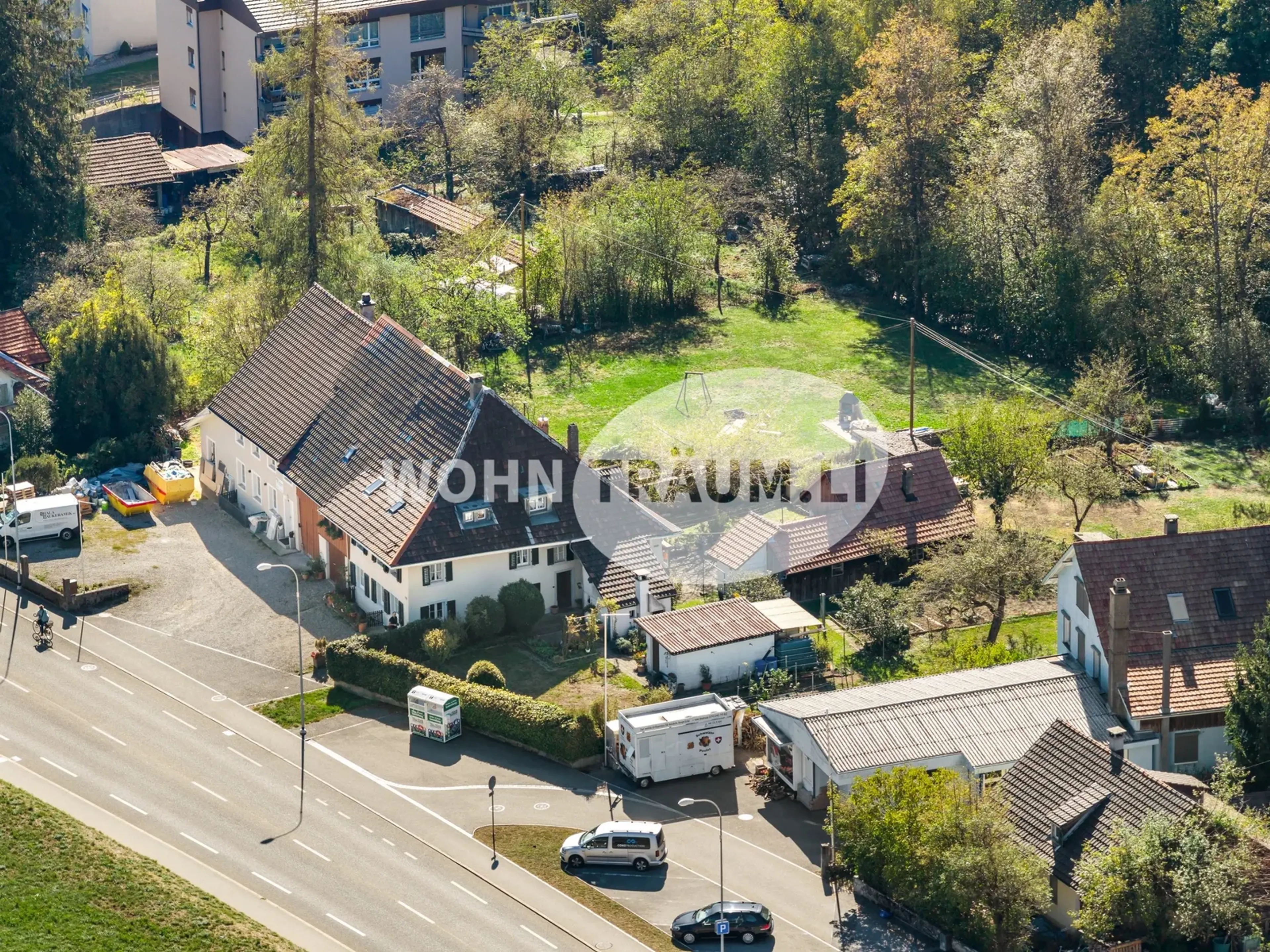 8-Zimmer Eckhausteil mit Gartenhaus und grossem Grundstück - 37