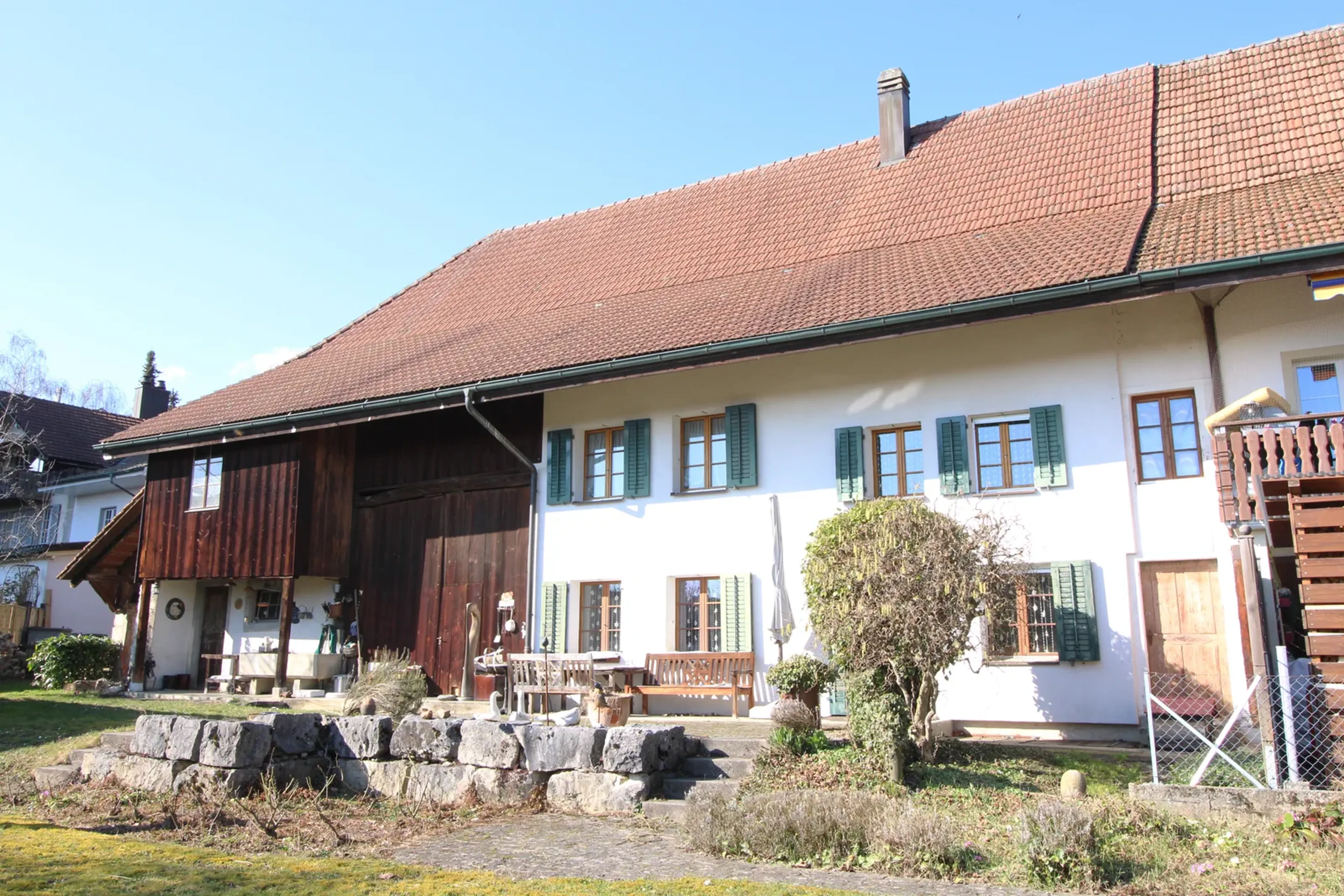 Wohnen und Entwickeln: Bauernhaus mit Landreserve in Attiswil - 2