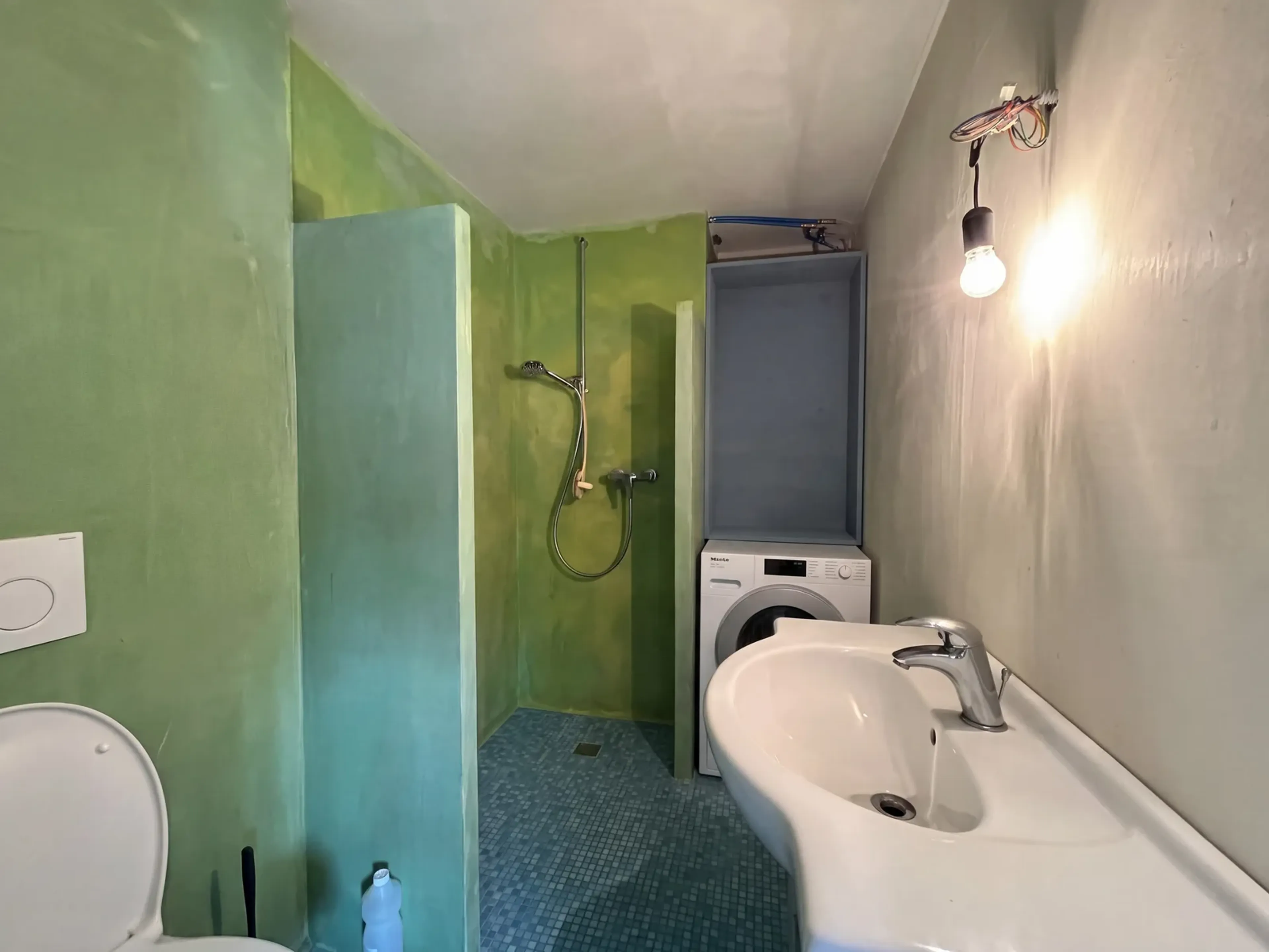 1-Zimmer-Studio mit Küche und Sitzplatz - Bild 1