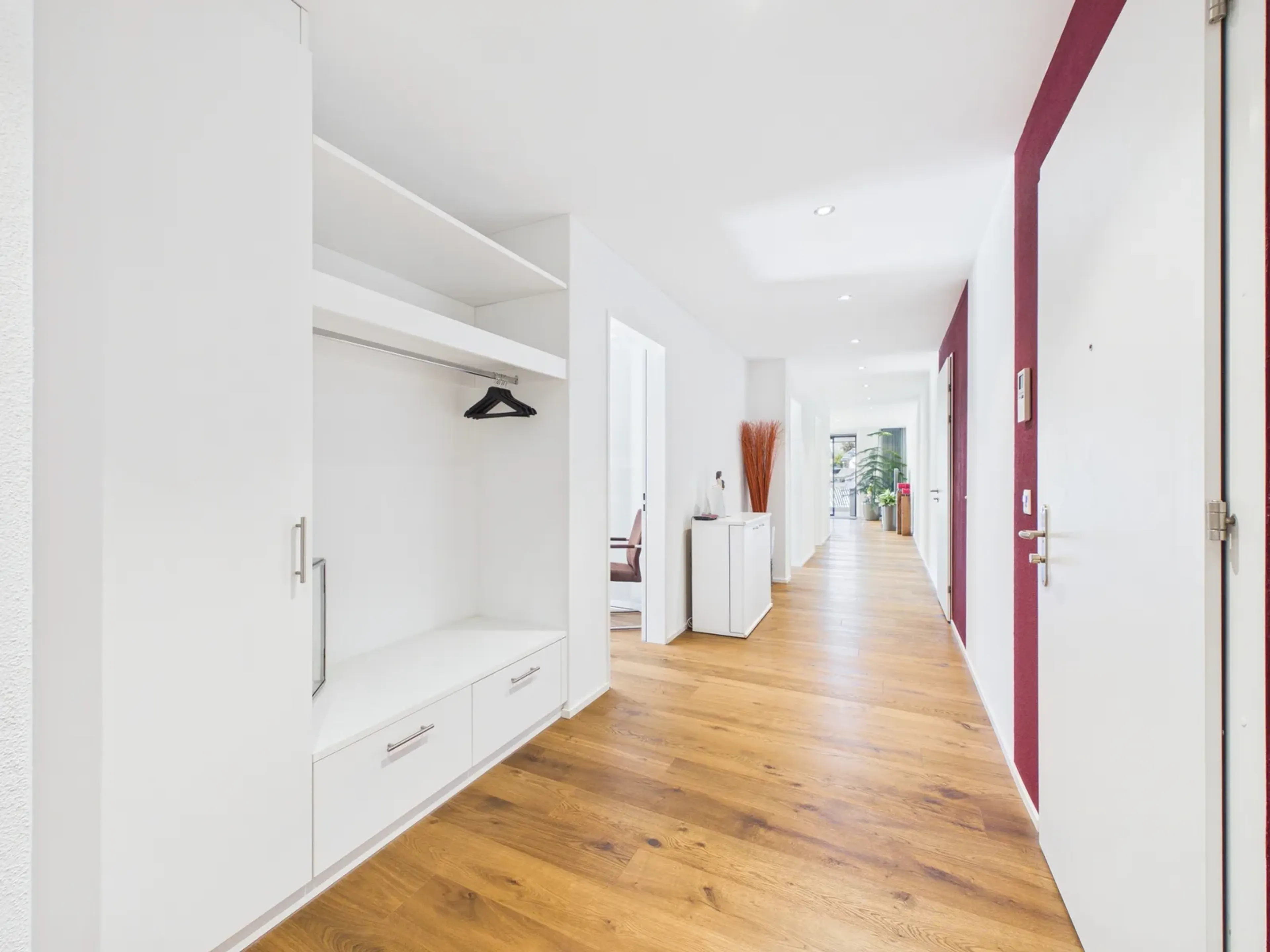 Exklusive 4.5-Zimmer-Wohnung mit grosszügiger Terrasse und Balkon - 2