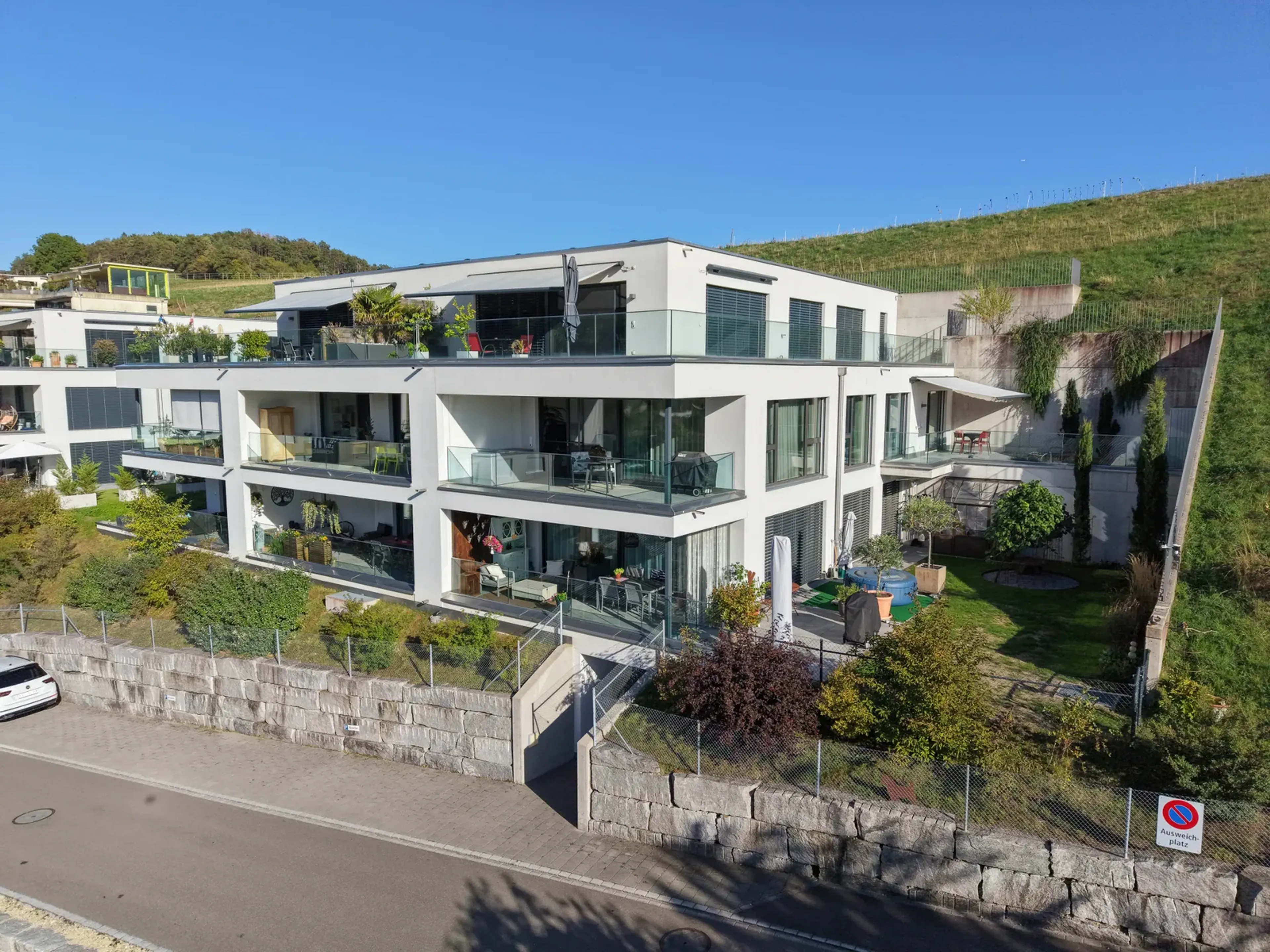 Hochwertige 2.5 Zimmer Wohnung mit grosszügigem Balkon