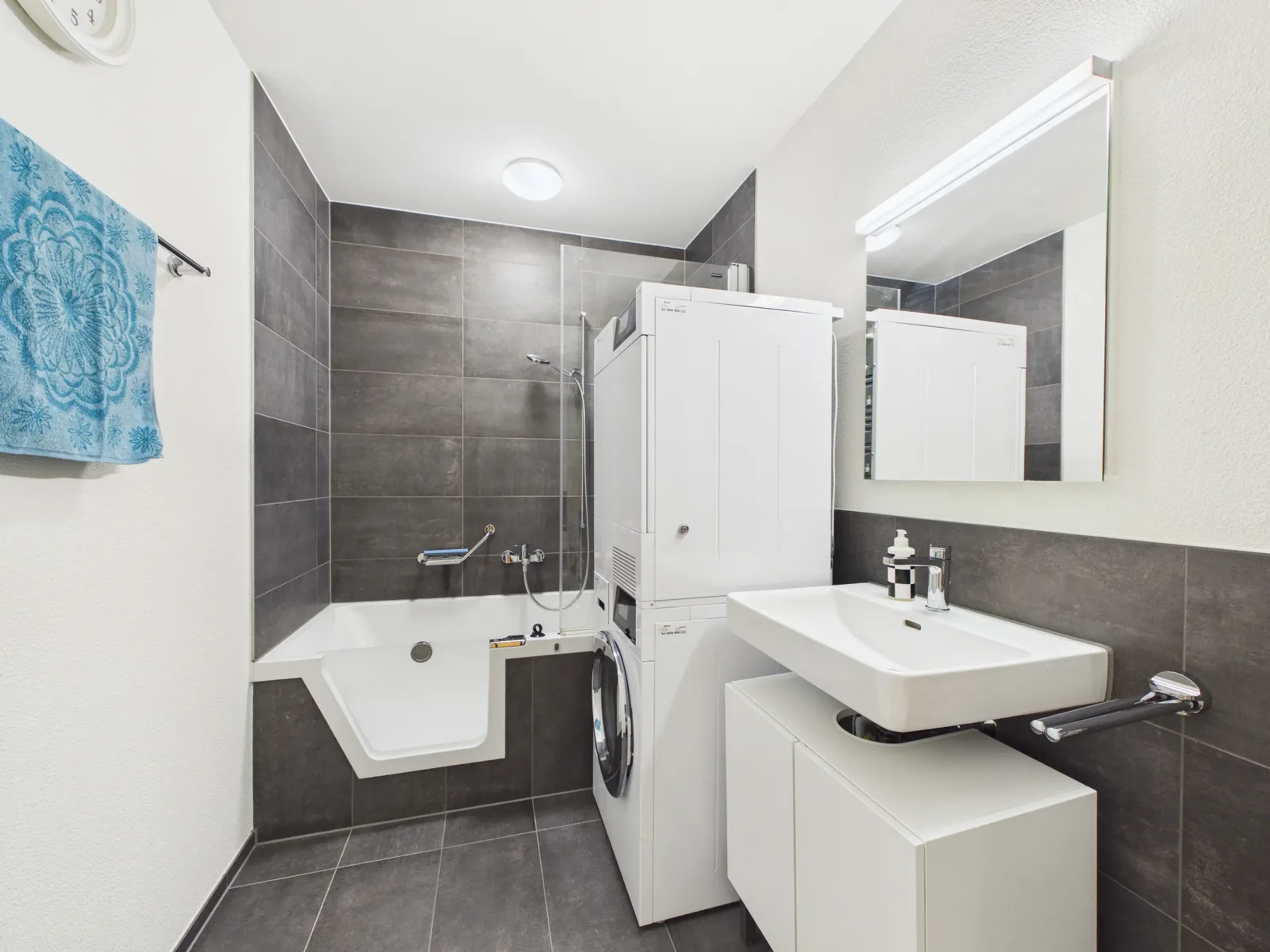 Hochwertige 2.5 Zimmer Wohnung mit grosszügigem Balkon - 7
