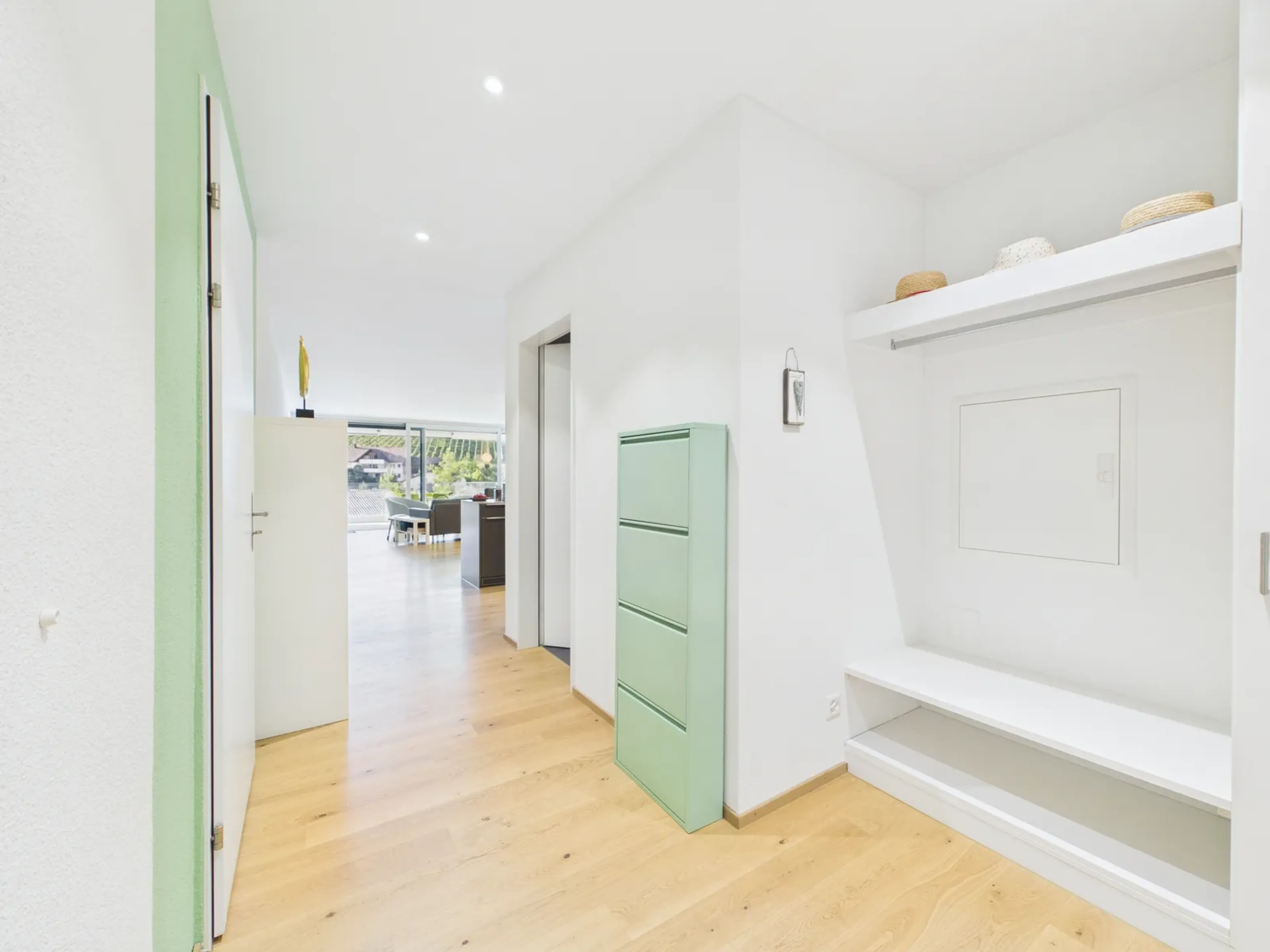 Hochwertige 2.5 Zimmer Wohnung mit grosszügigem Balkon - 3